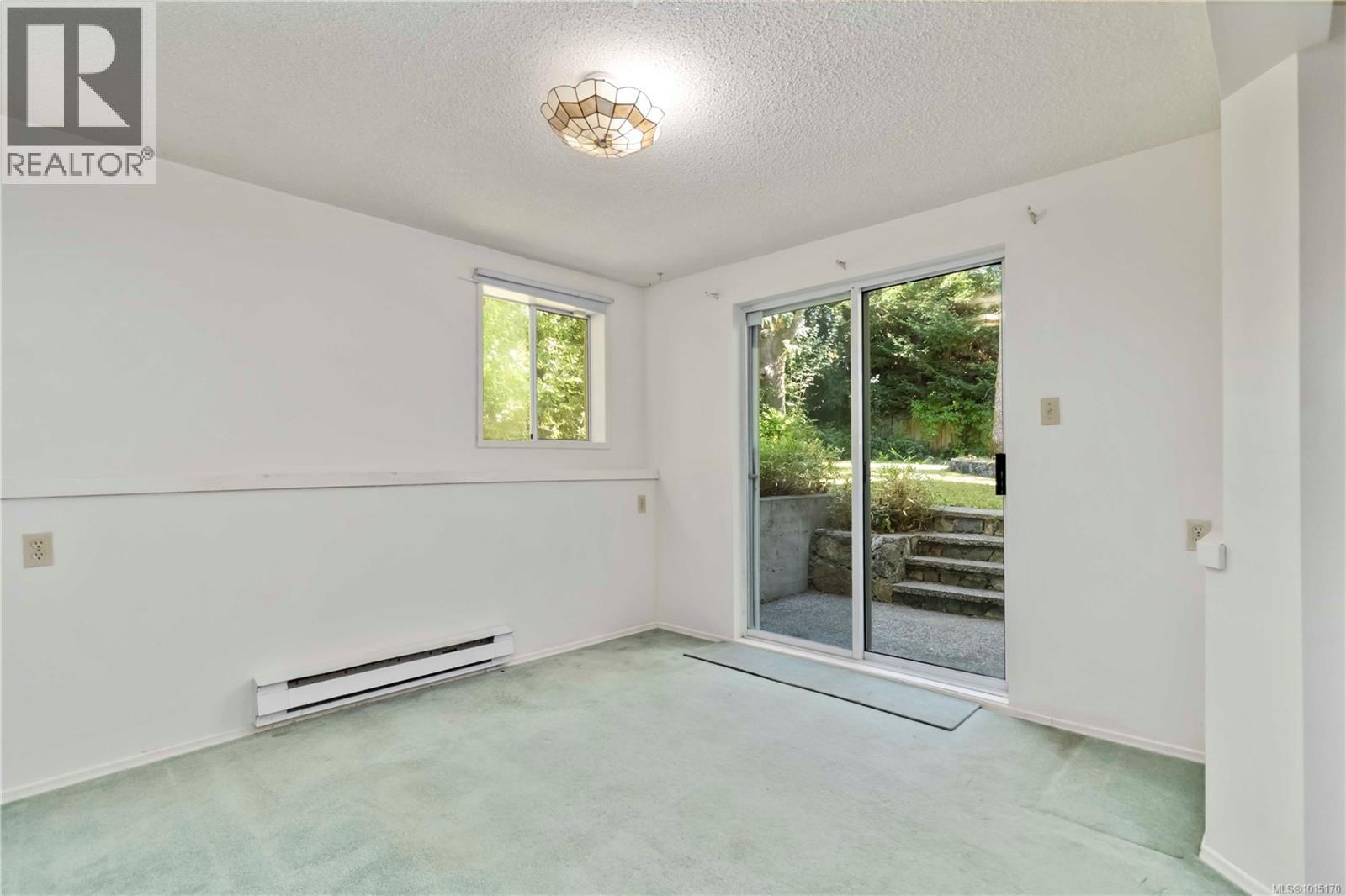  1748 Llandaff Place, Saanich