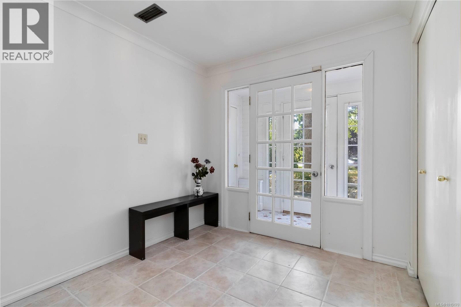  1748 Llandaff Place, Saanich