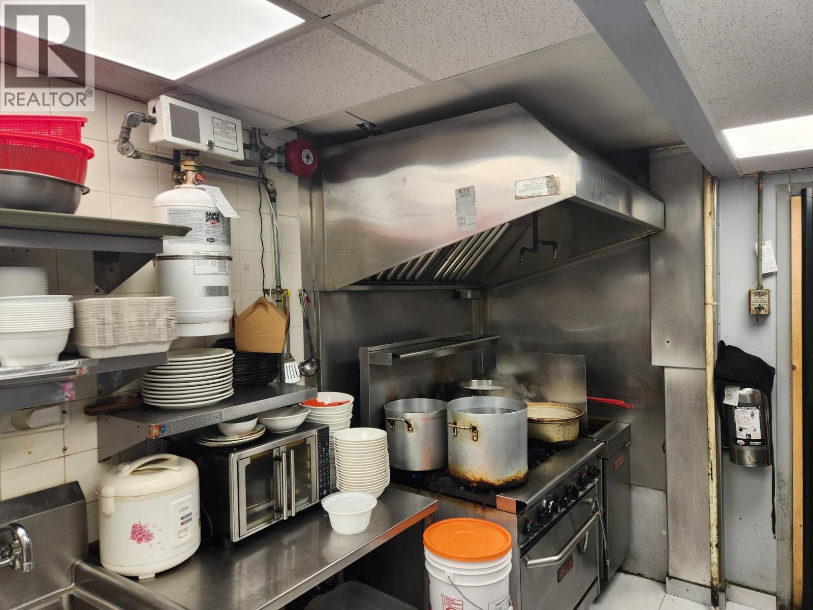 1643 LONSDALE AVENUE, North Vancouver
