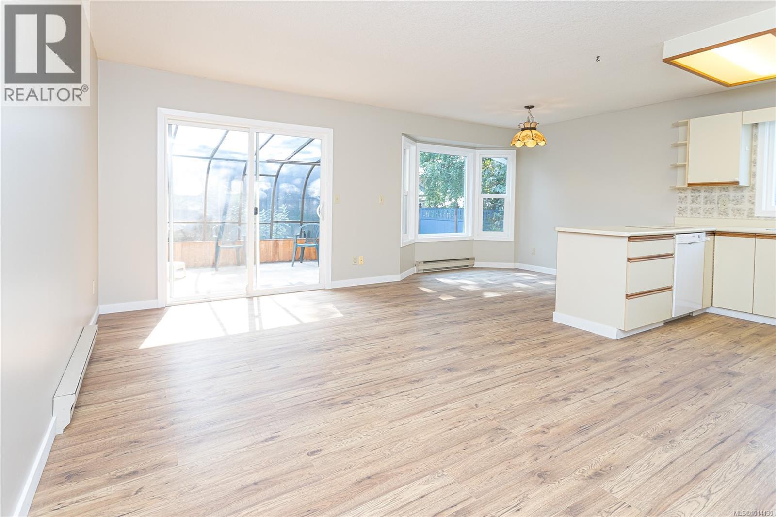 548 Hawthorne Dr, Qualicum Beach