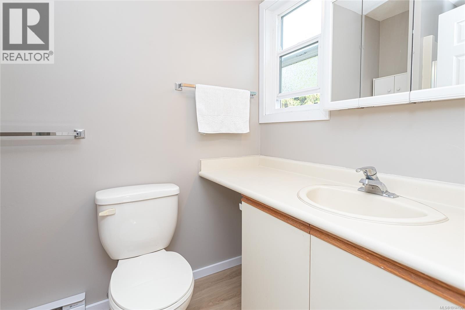 548 Hawthorne Dr, Qualicum Beach