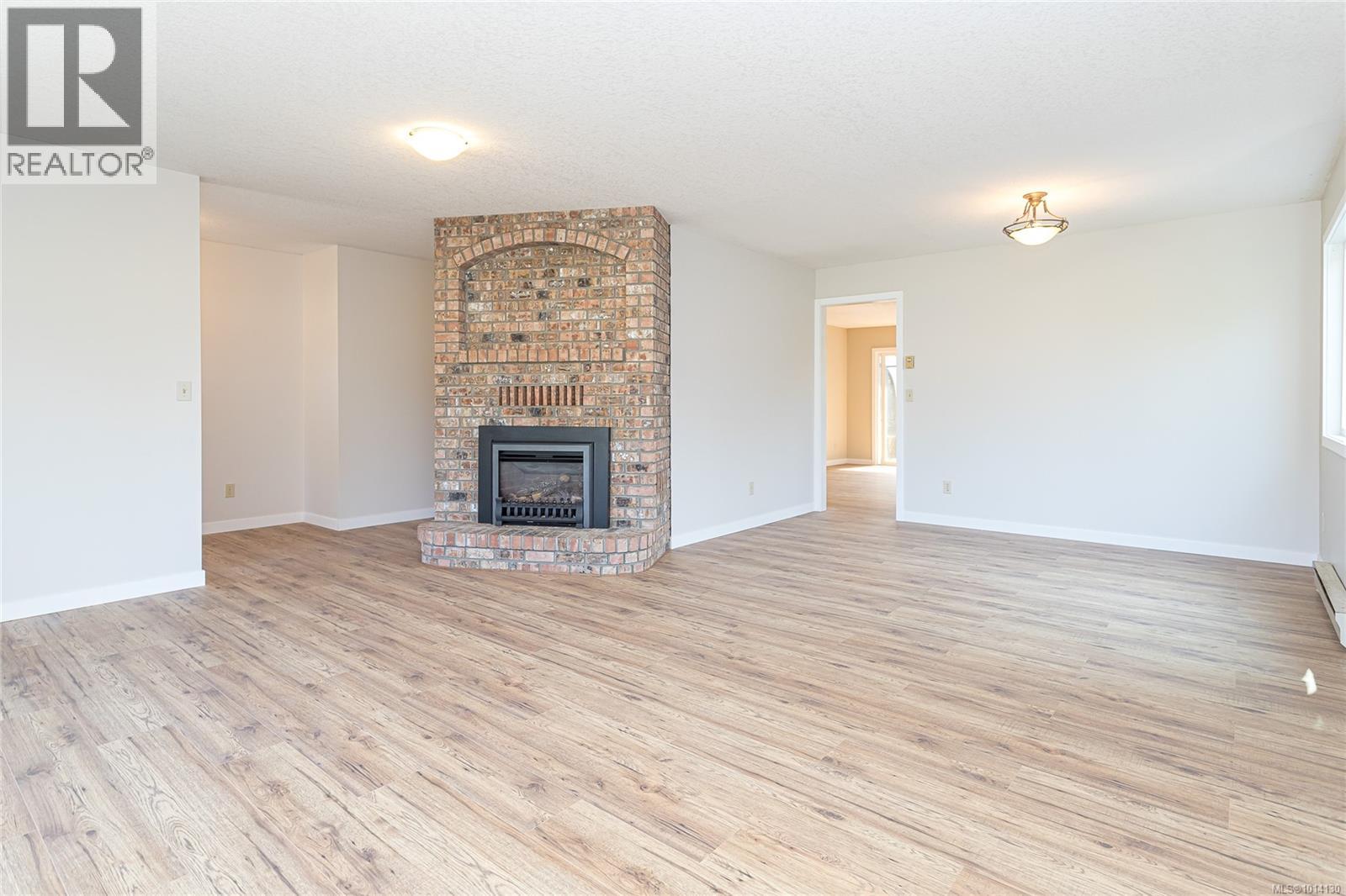 548 Hawthorne Dr, Qualicum Beach