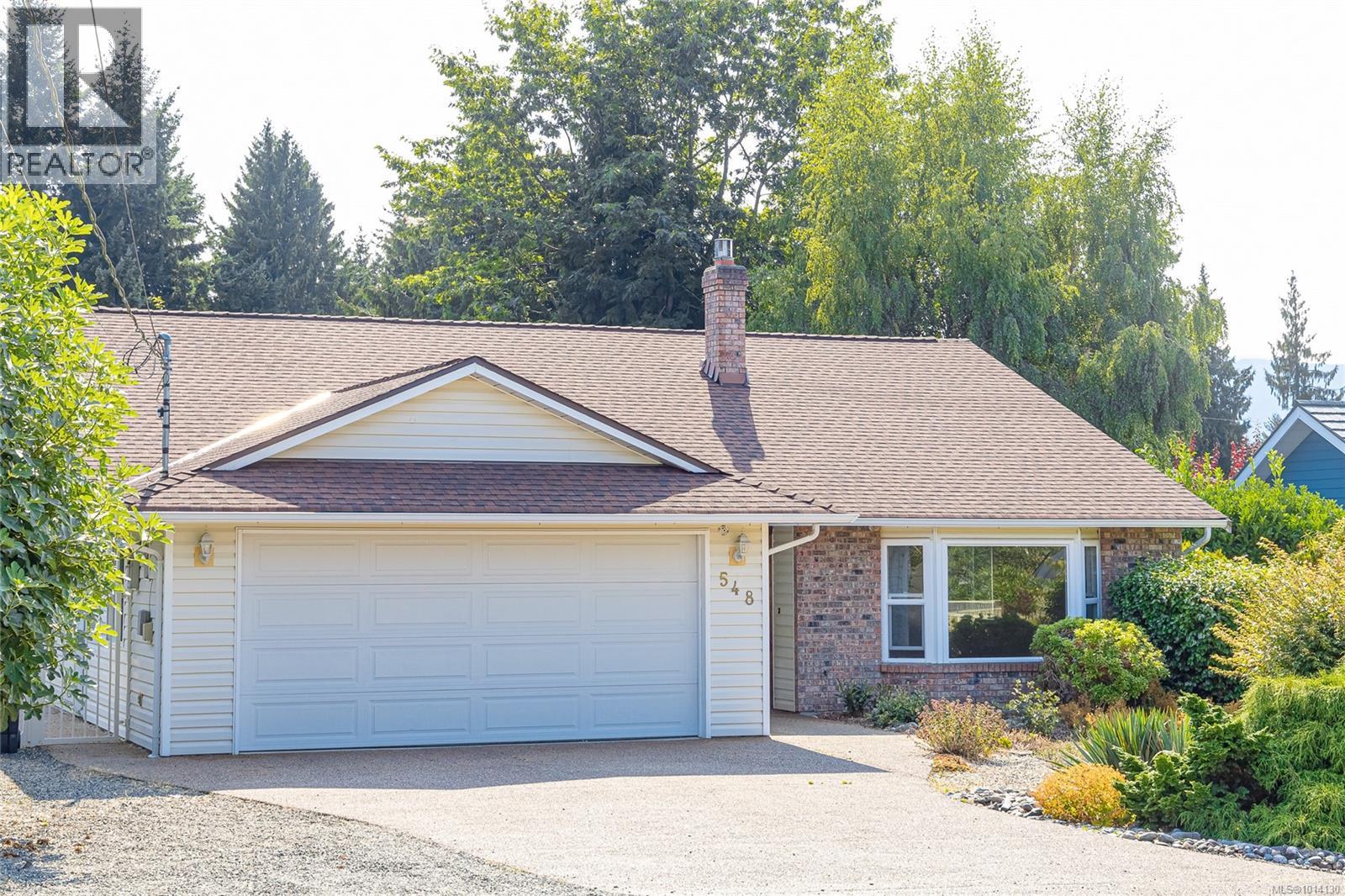 548 Hawthorne Dr, Qualicum Beach