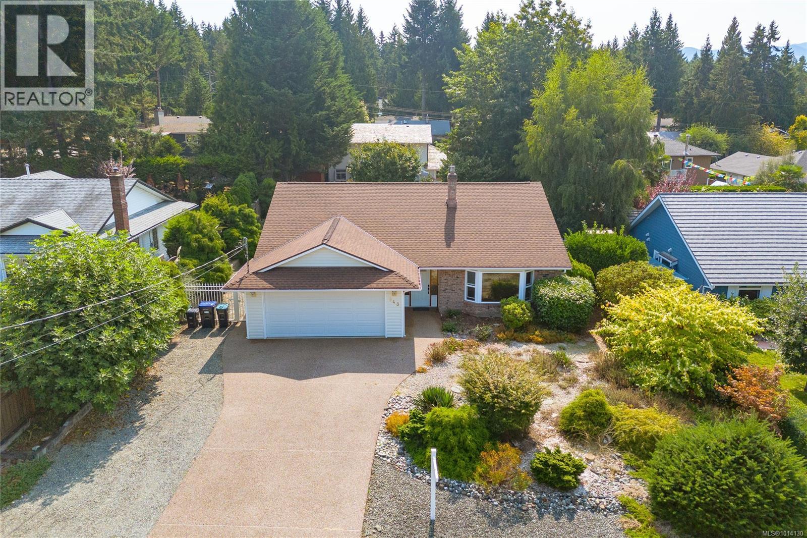 548 Hawthorne Dr, Qualicum Beach