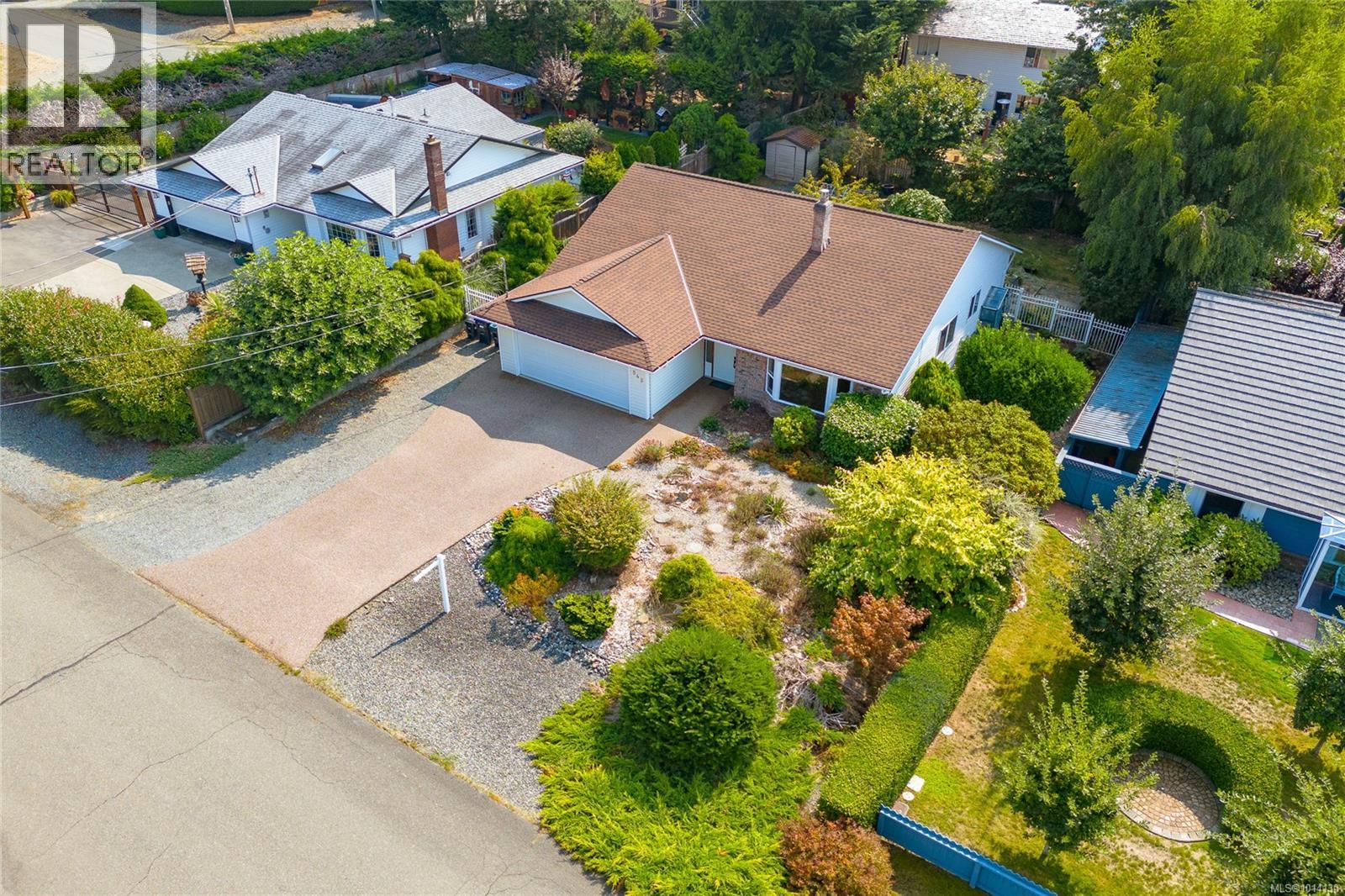 548 Hawthorne Dr, Qualicum Beach