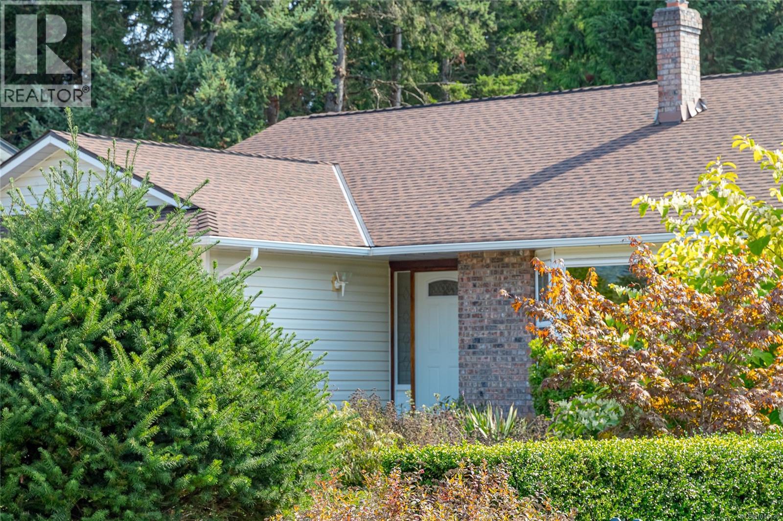 548 Hawthorne Dr, Qualicum Beach