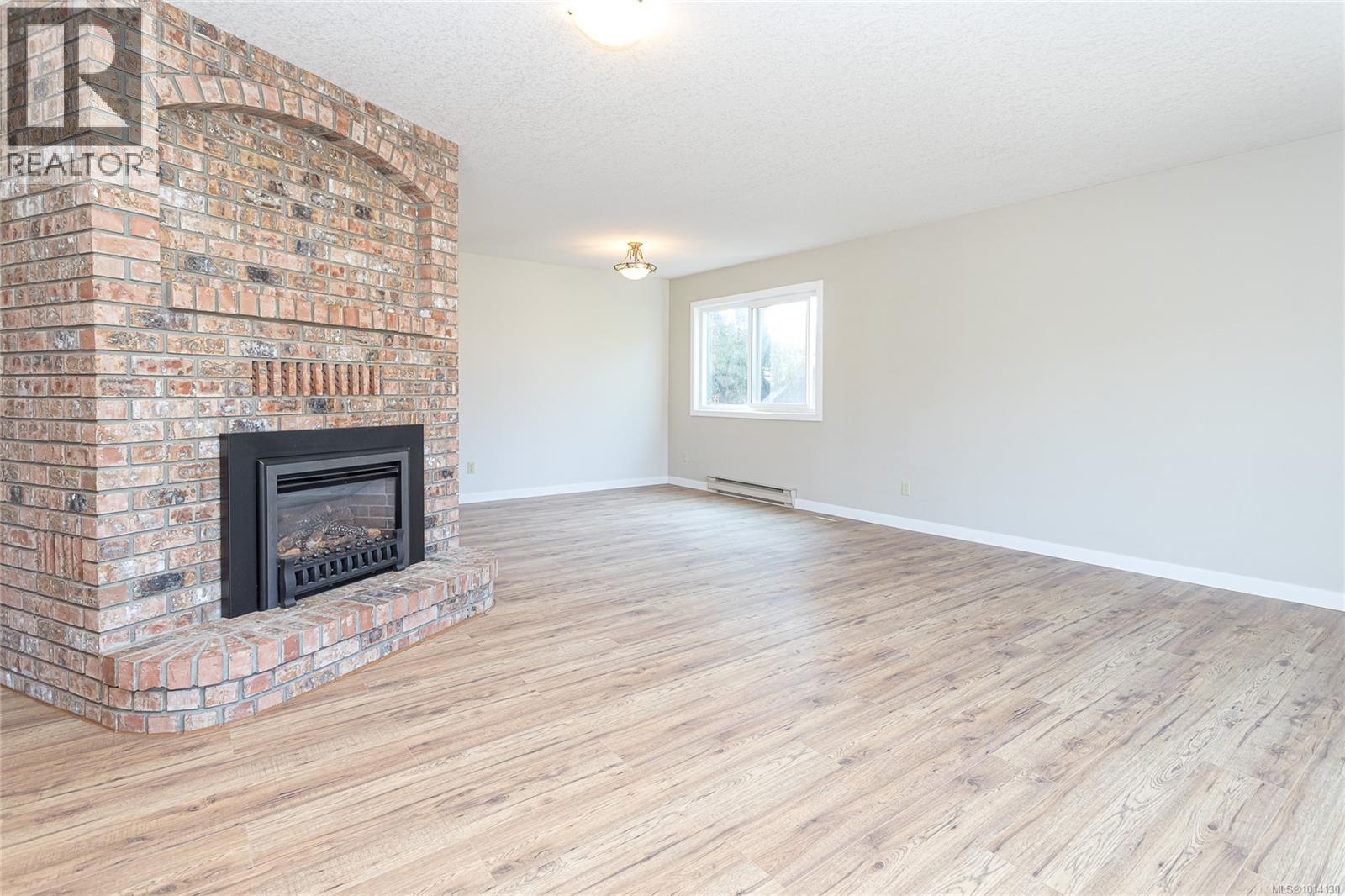 548 Hawthorne Dr, Qualicum Beach