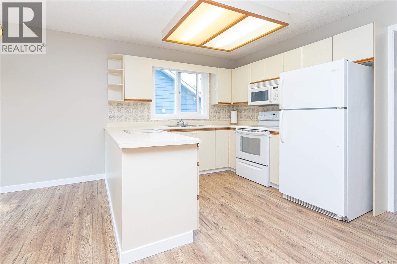 548 Hawthorne Dr, Qualicum Beach