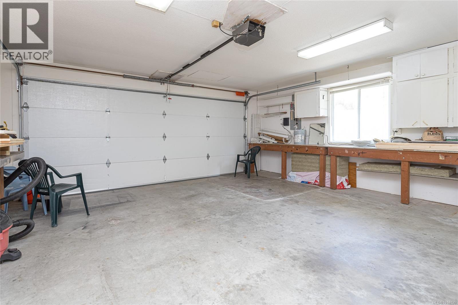 548 Hawthorne Dr, Qualicum Beach