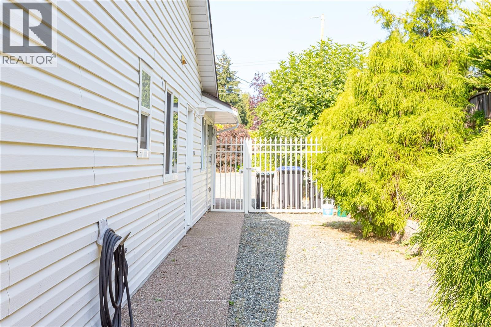548 Hawthorne Dr, Qualicum Beach