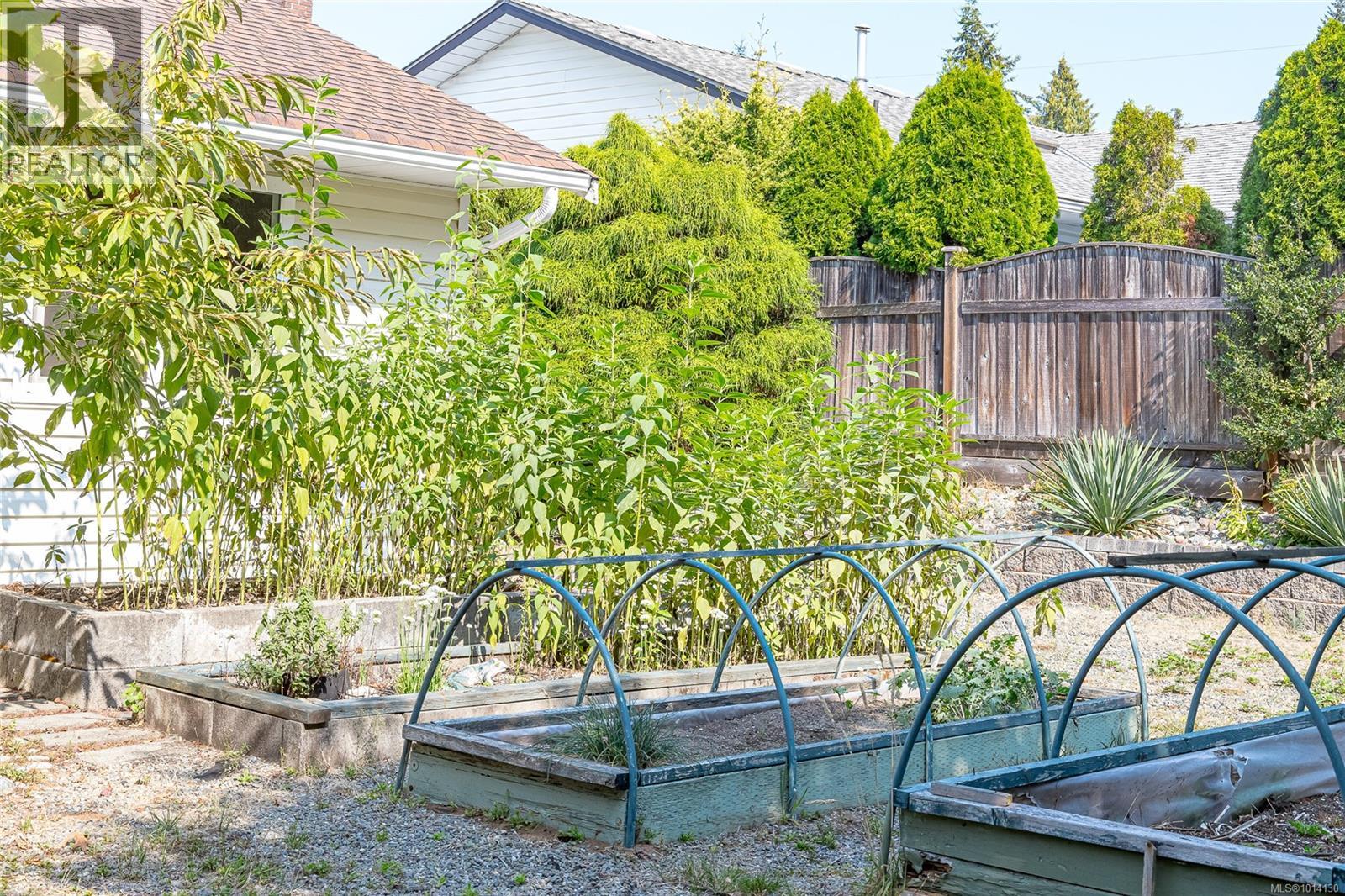 548 Hawthorne Dr, Qualicum Beach