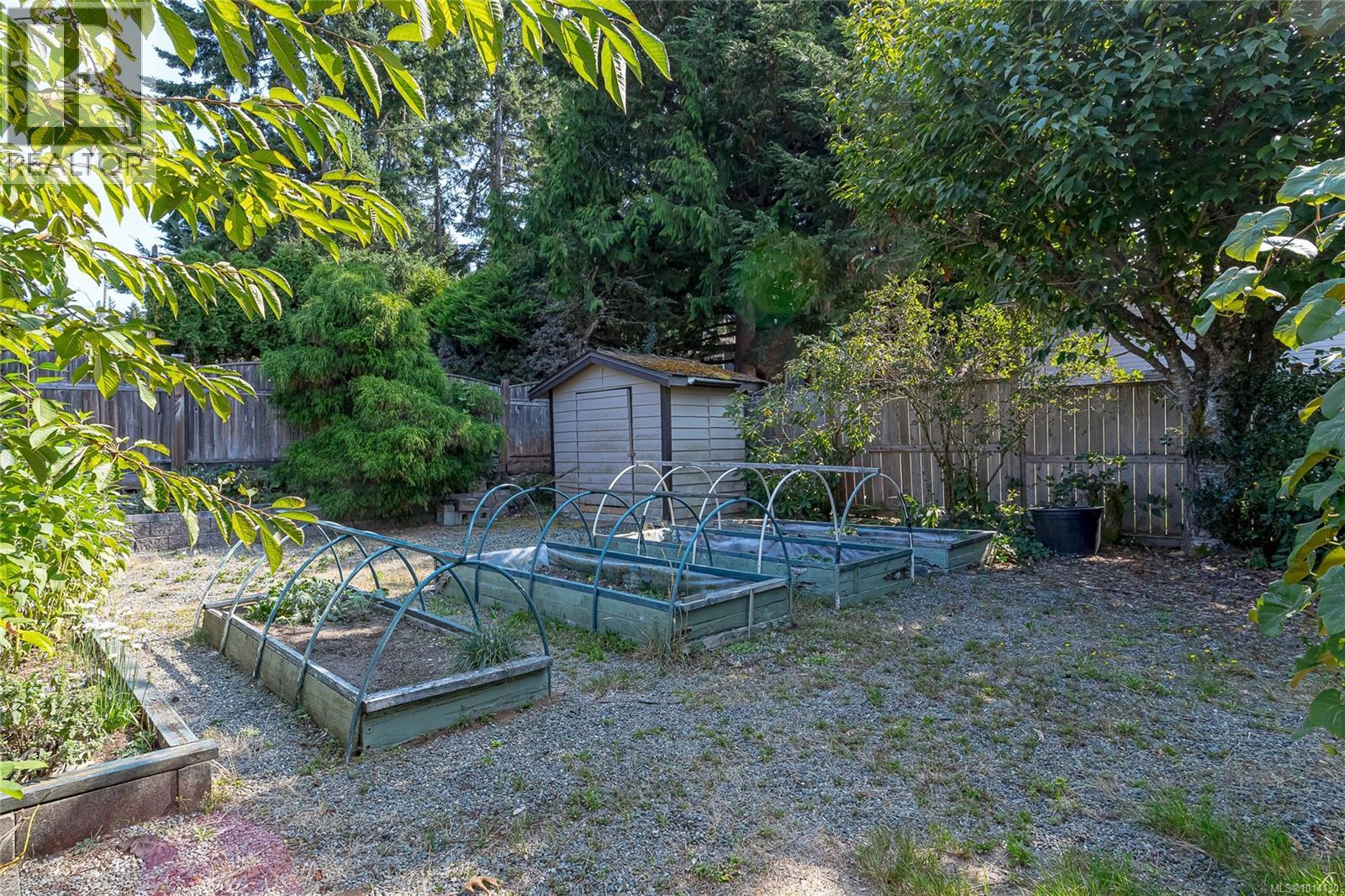 548 Hawthorne Dr, Qualicum Beach