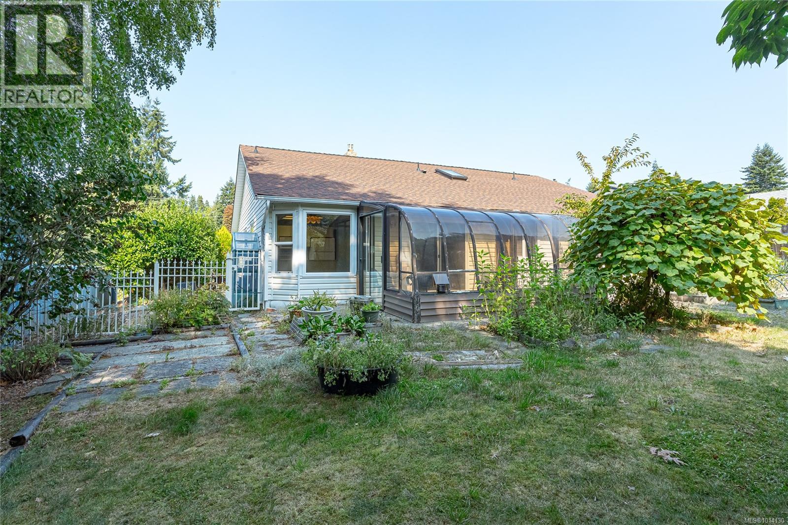 548 Hawthorne Dr, Qualicum Beach