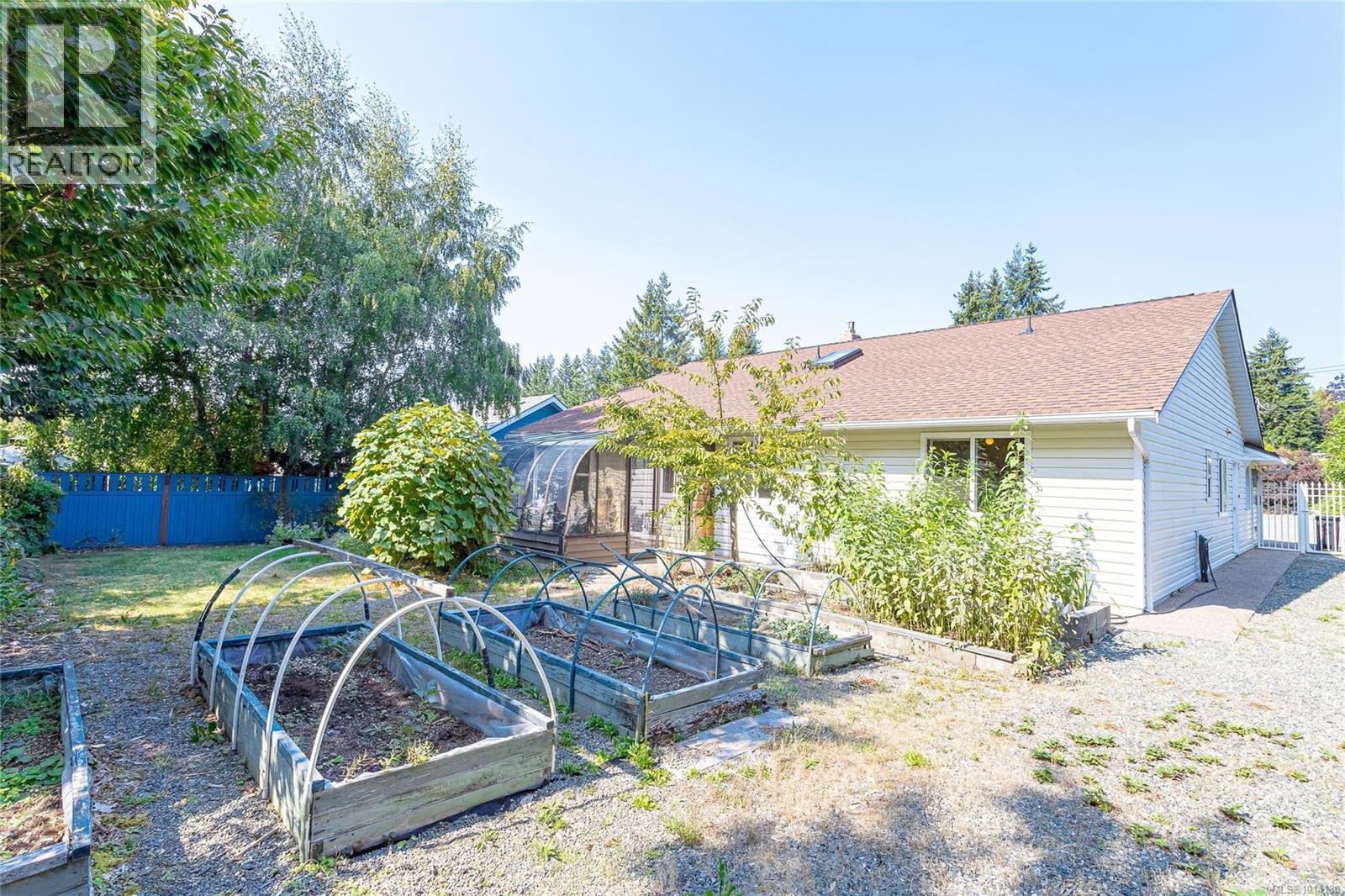 548 Hawthorne Dr, Qualicum Beach