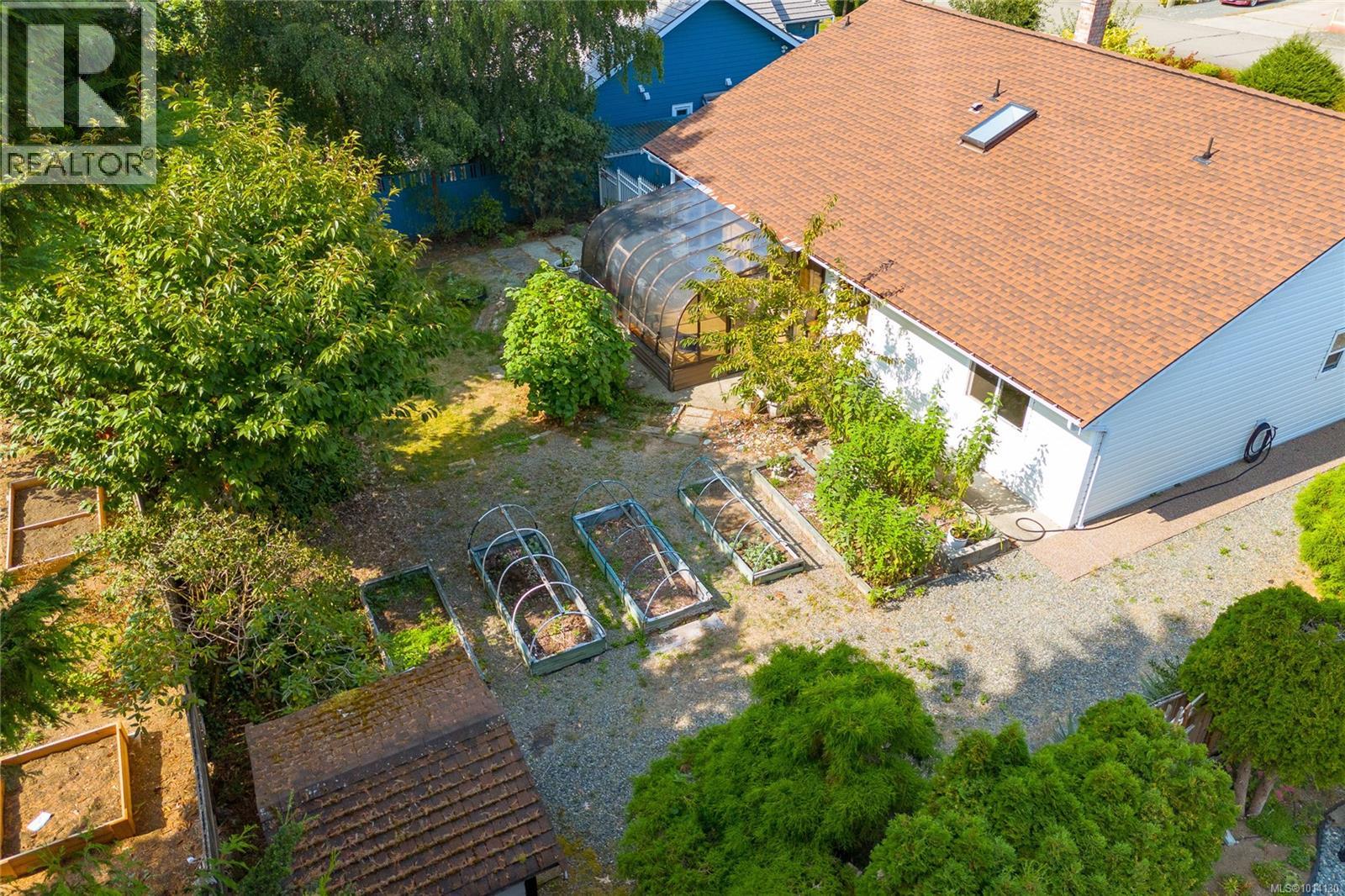 548 Hawthorne Dr, Qualicum Beach