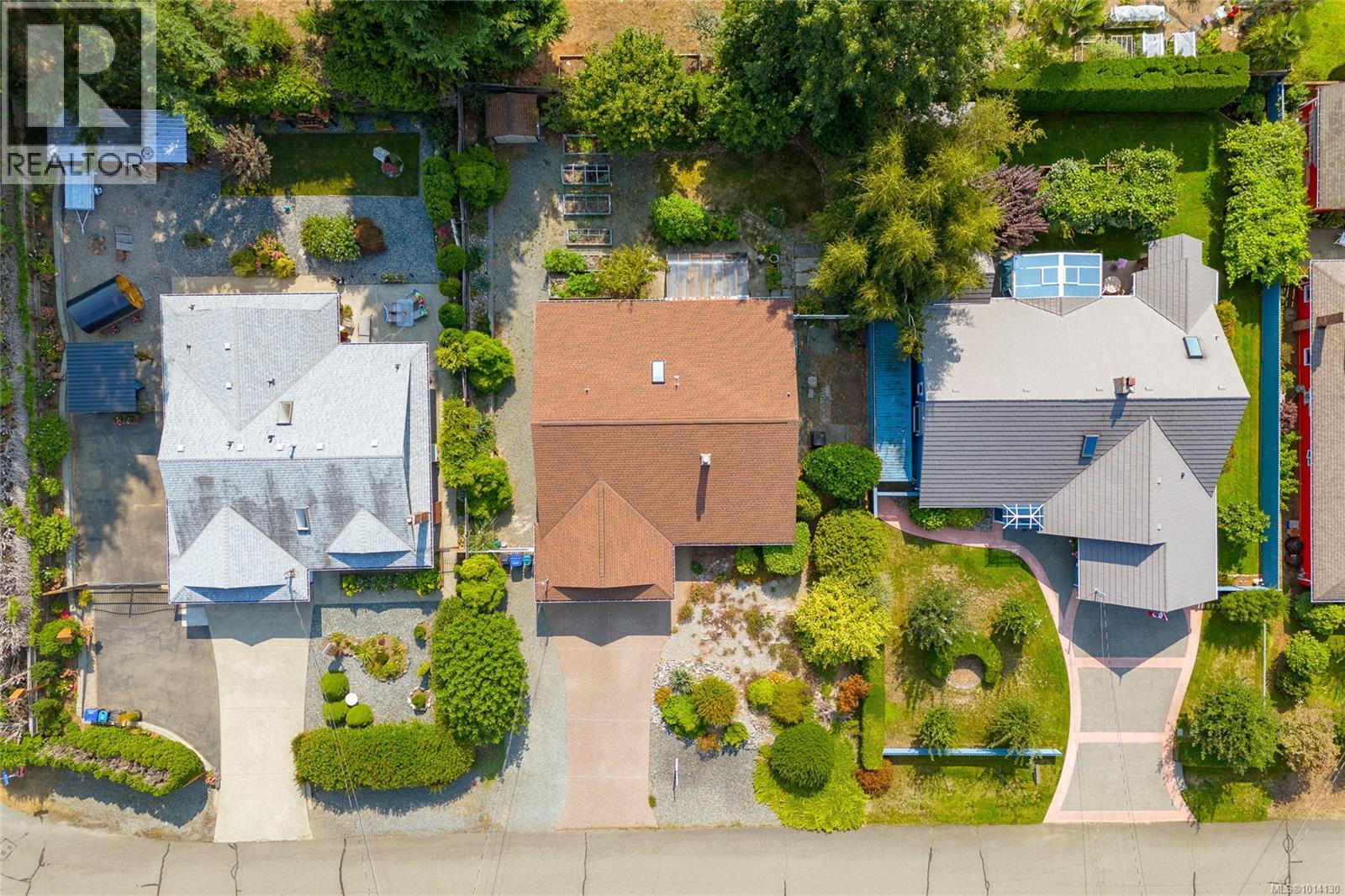 548 Hawthorne Dr, Qualicum Beach