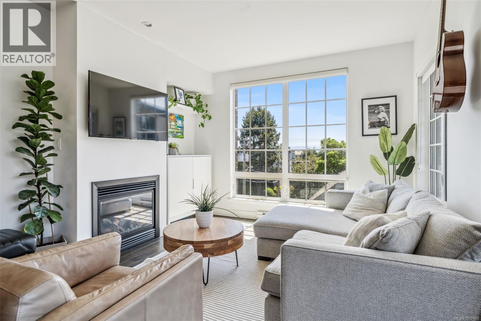 304 1011 Burdett Avenue, Victoria