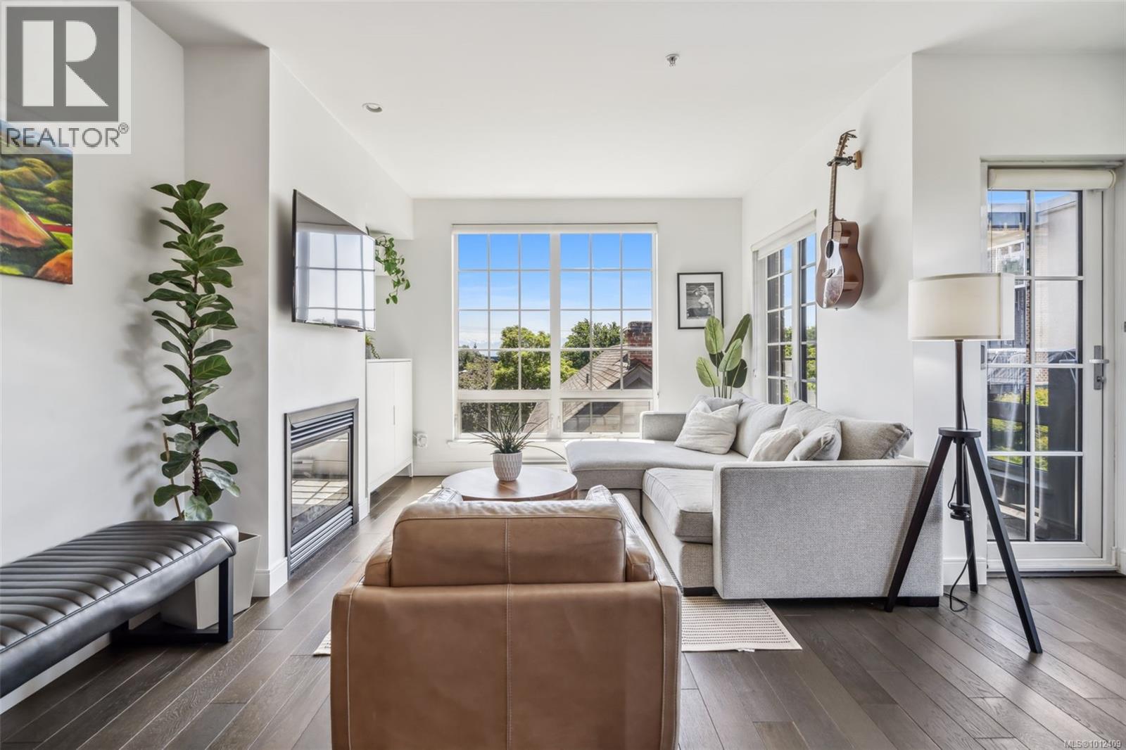 304 1011 Burdett Avenue, Victoria