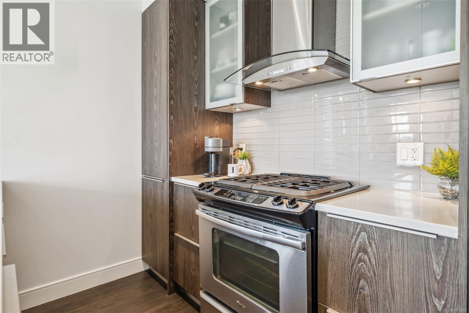 304 1011 Burdett Avenue, Victoria