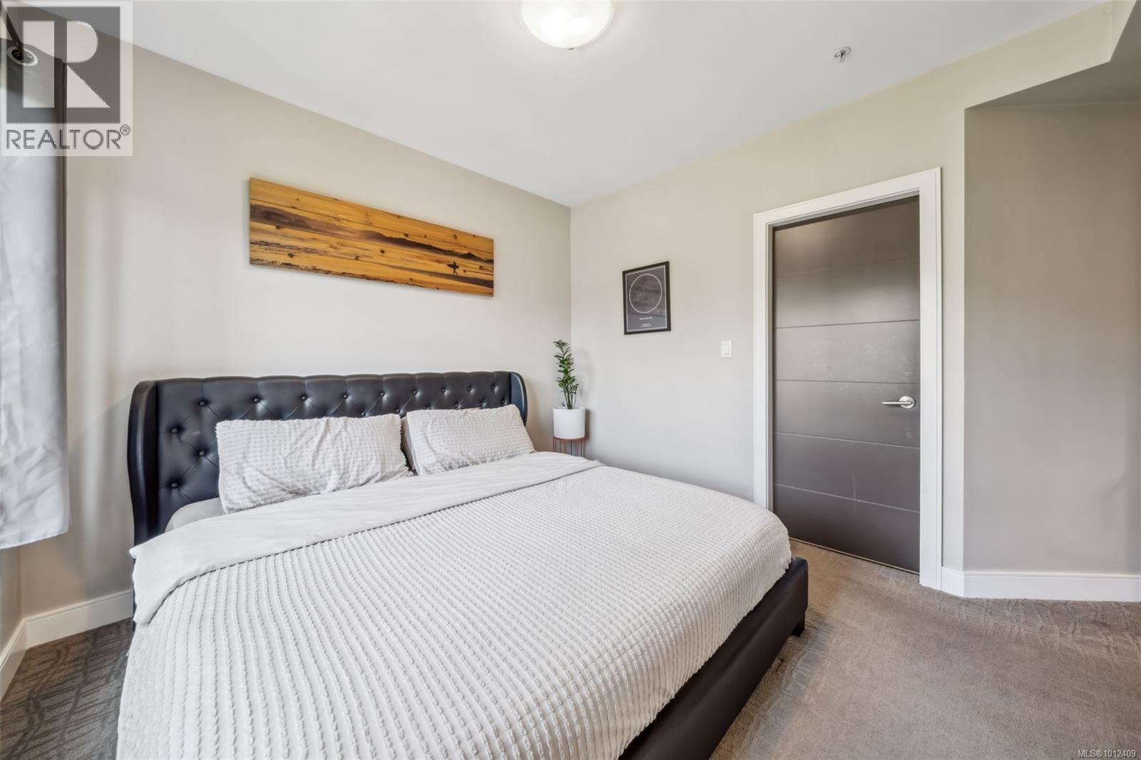 304 1011 Burdett Avenue, Victoria