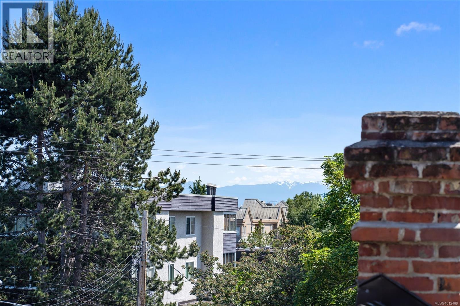 304 1011 Burdett Avenue, Victoria