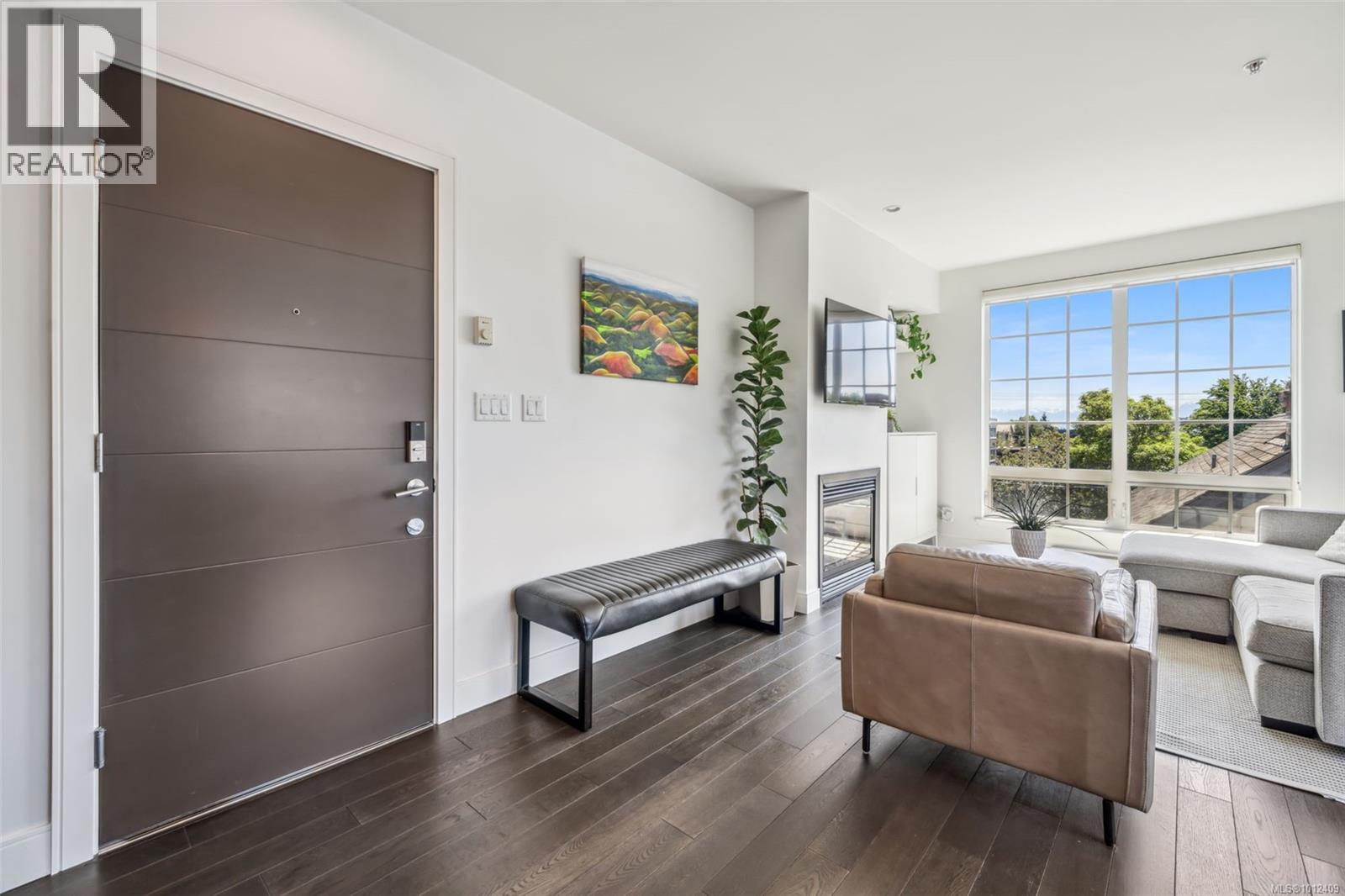 304 1011 Burdett Avenue, Victoria