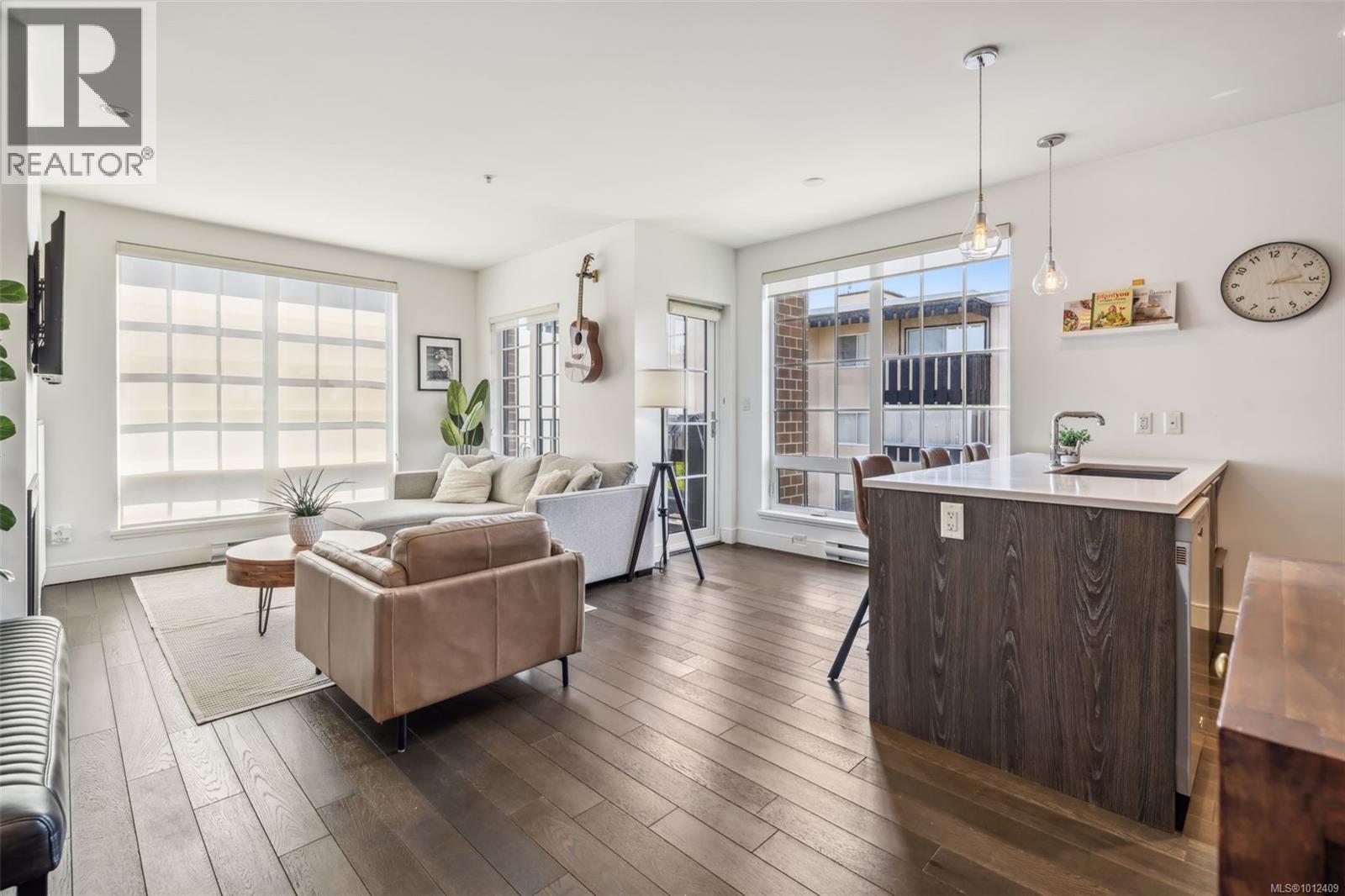 304 1011 Burdett Avenue, Victoria