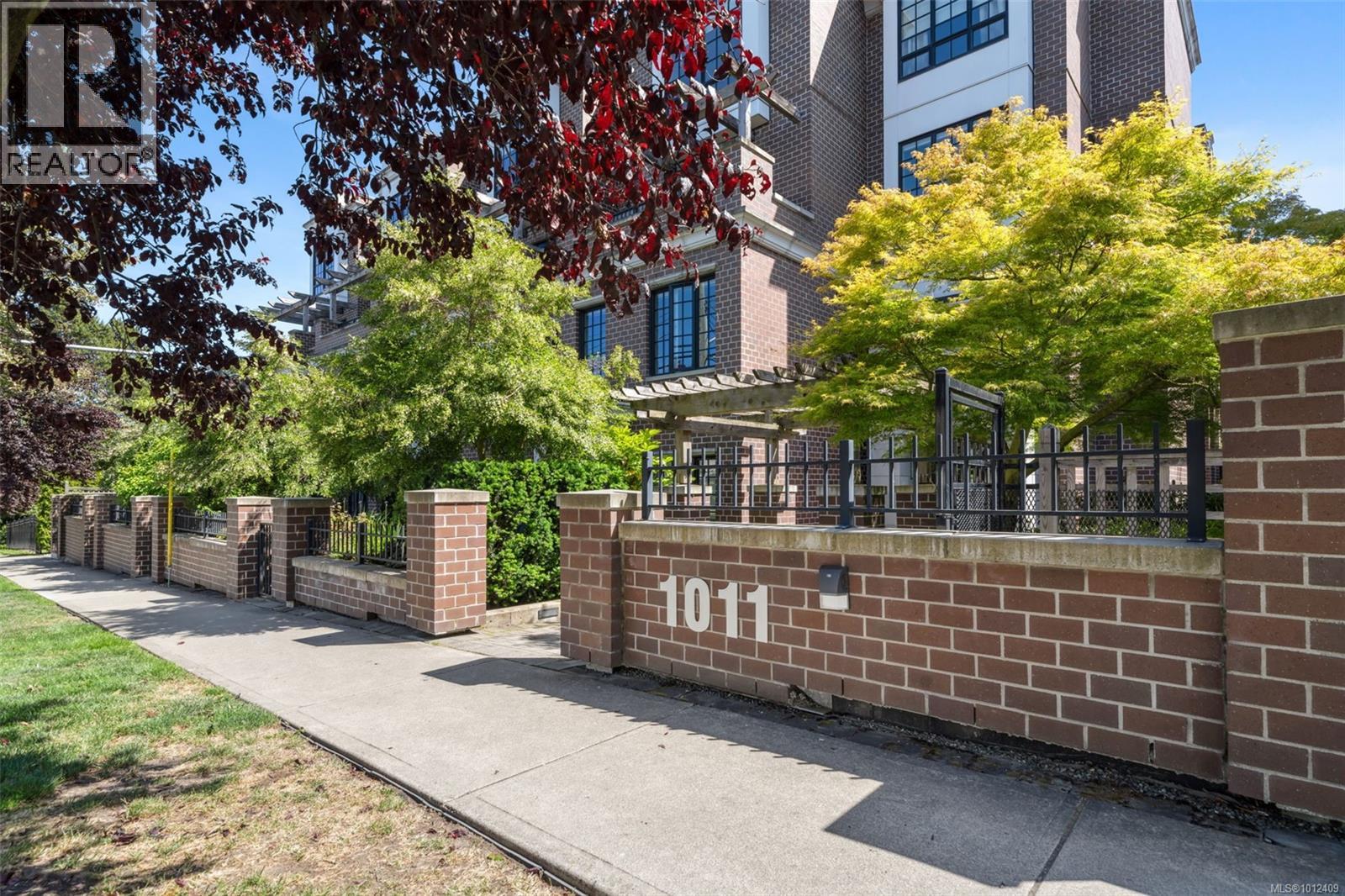 304 1011 Burdett Avenue, Victoria