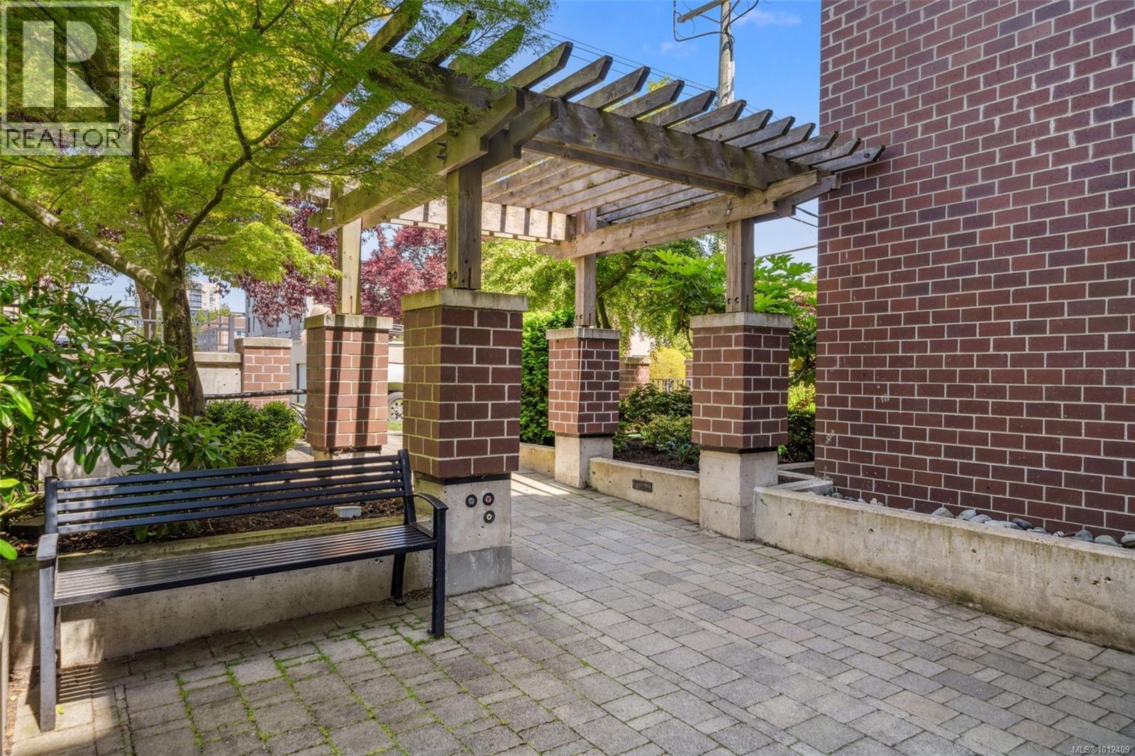 304 1011 Burdett Avenue, Victoria