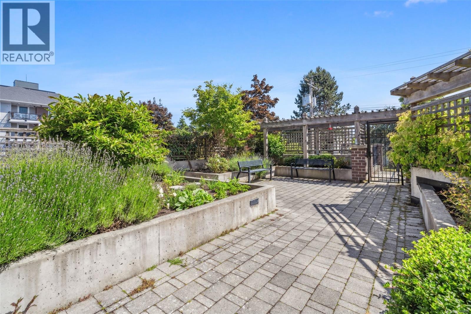 304 1011 Burdett Avenue, Victoria