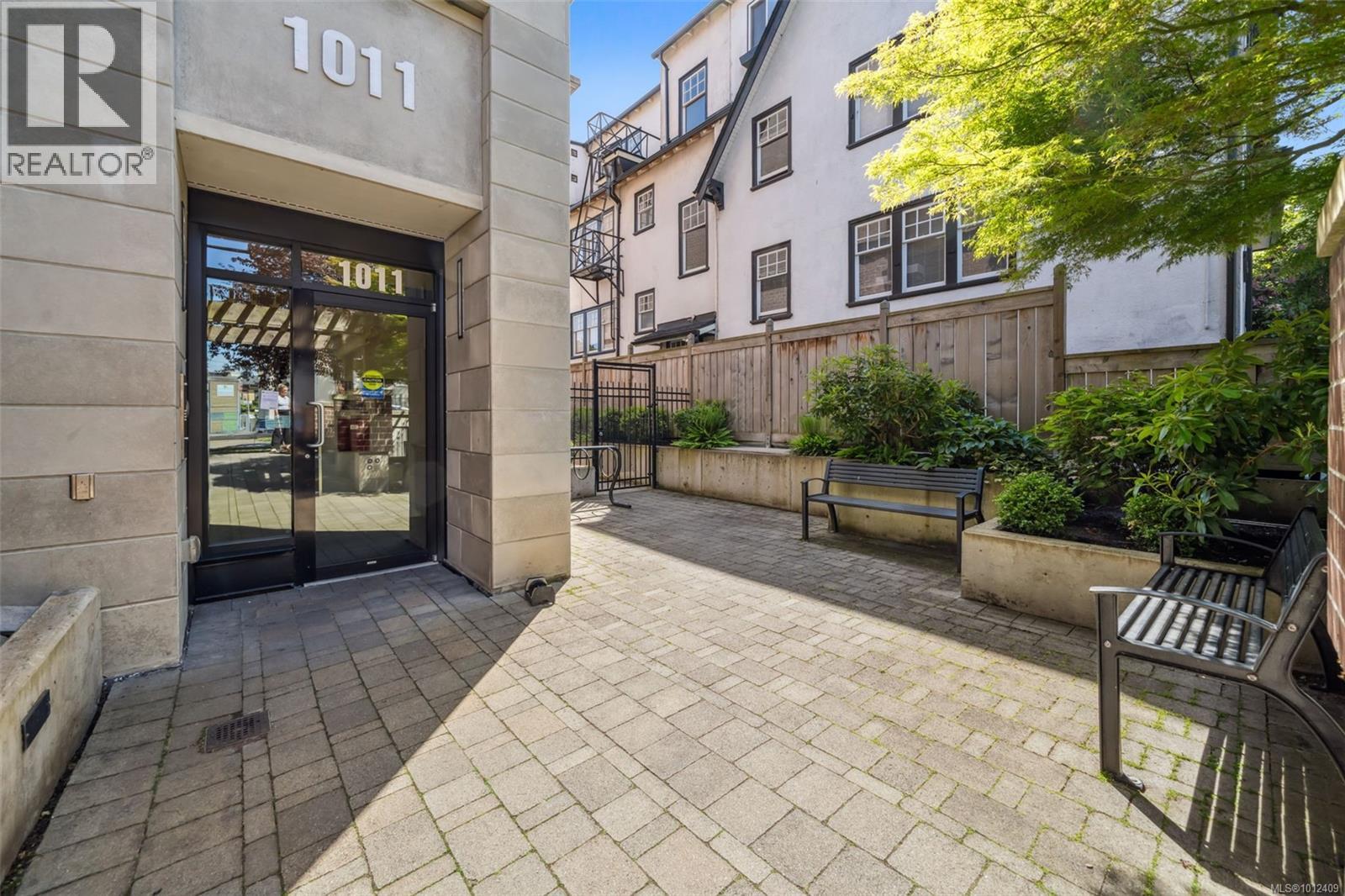 304 1011 Burdett Avenue, Victoria