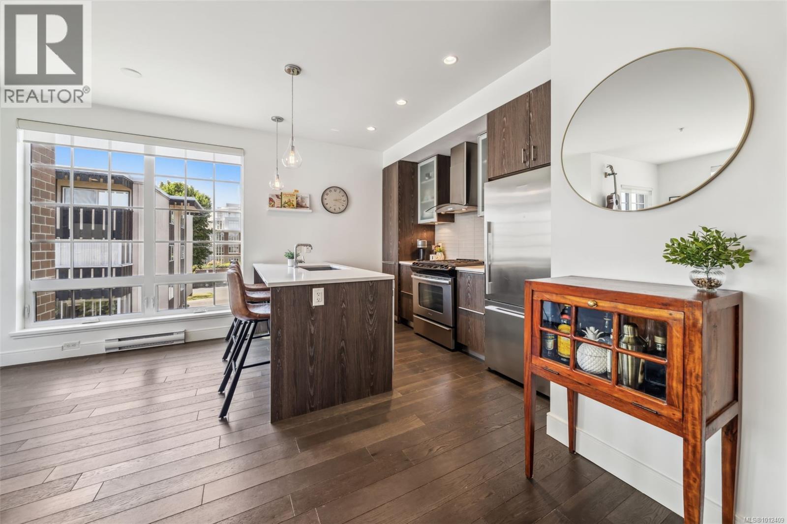 304 1011 Burdett Avenue, Victoria