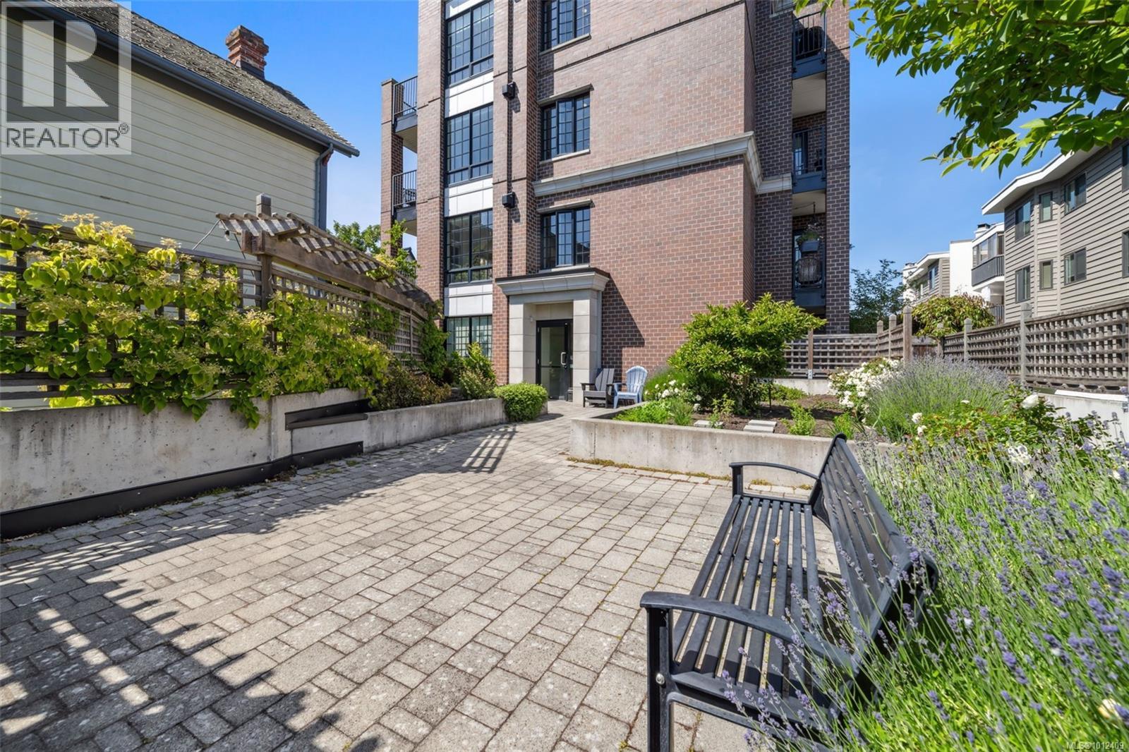 304 1011 Burdett Avenue, Victoria