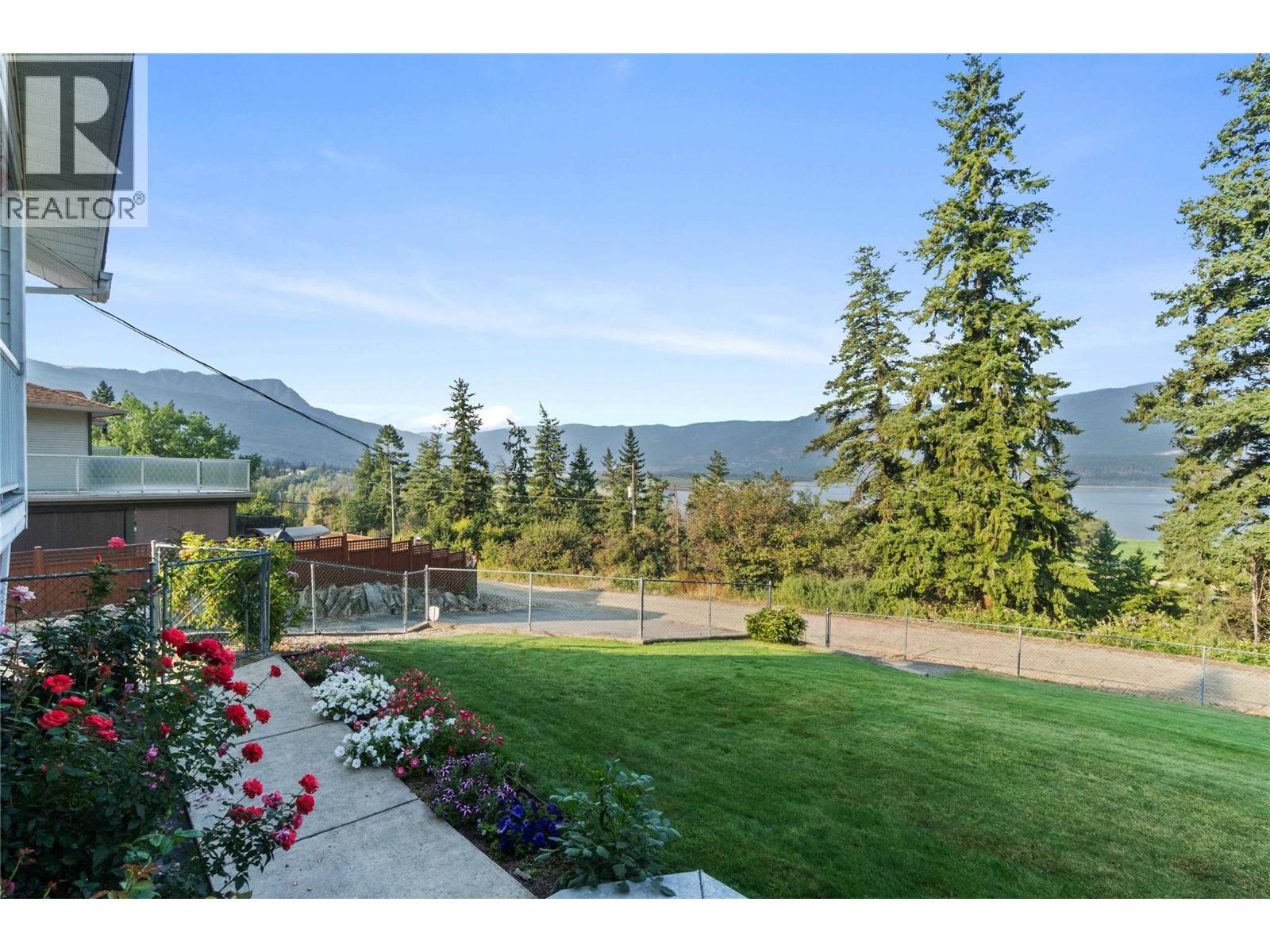  1541 20 Avenue Northeast, Salmon Arm