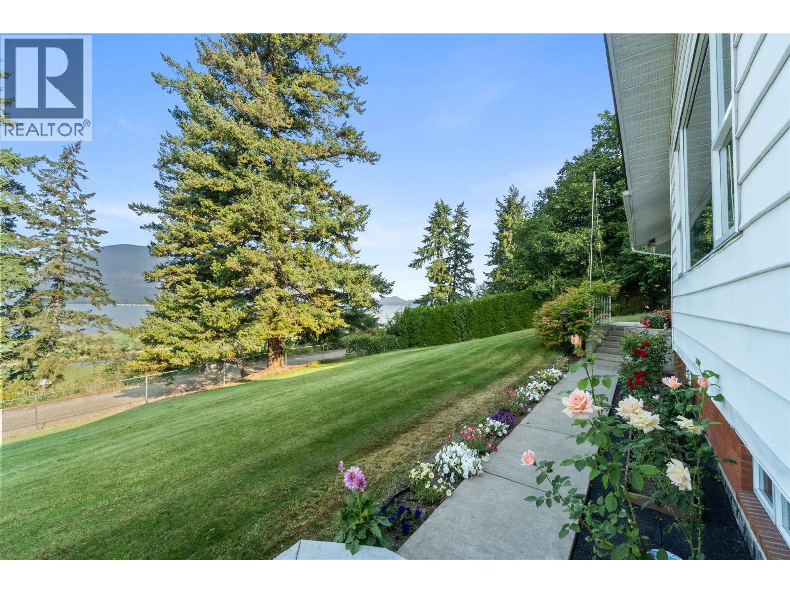 1541 20 Avenue Northeast, Salmon Arm