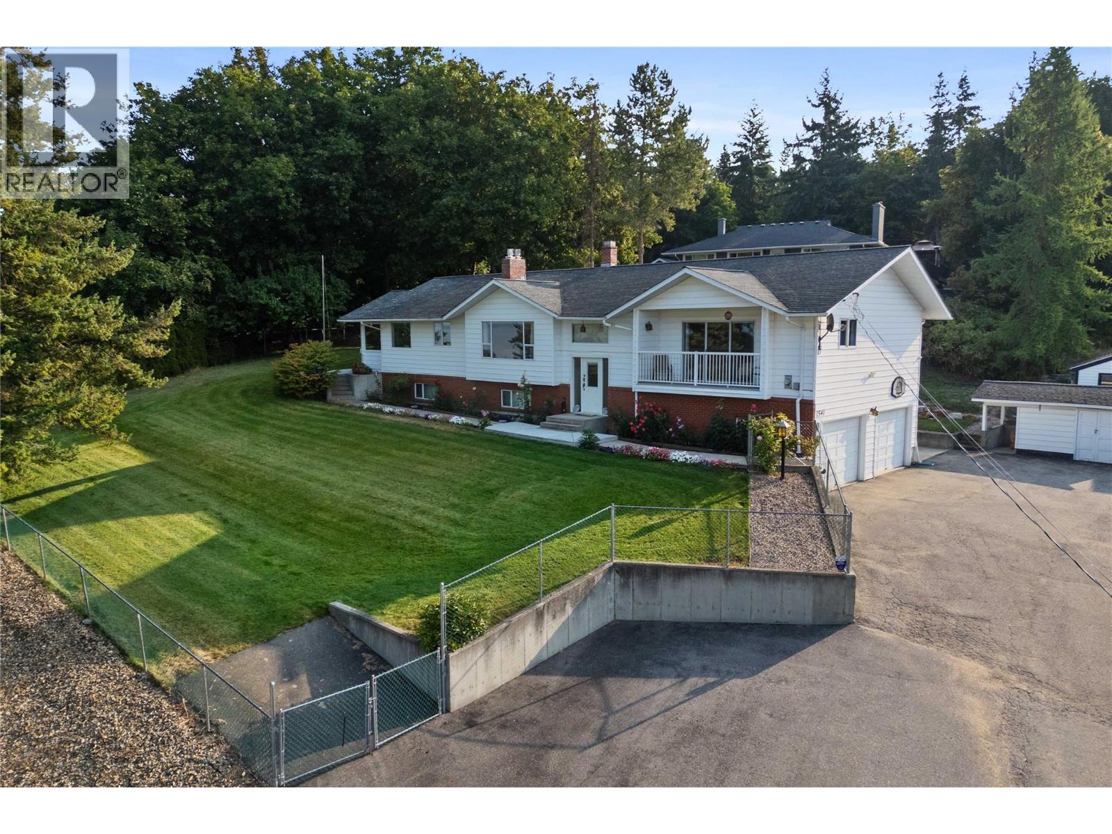  1541 20 Avenue Northeast, Salmon Arm