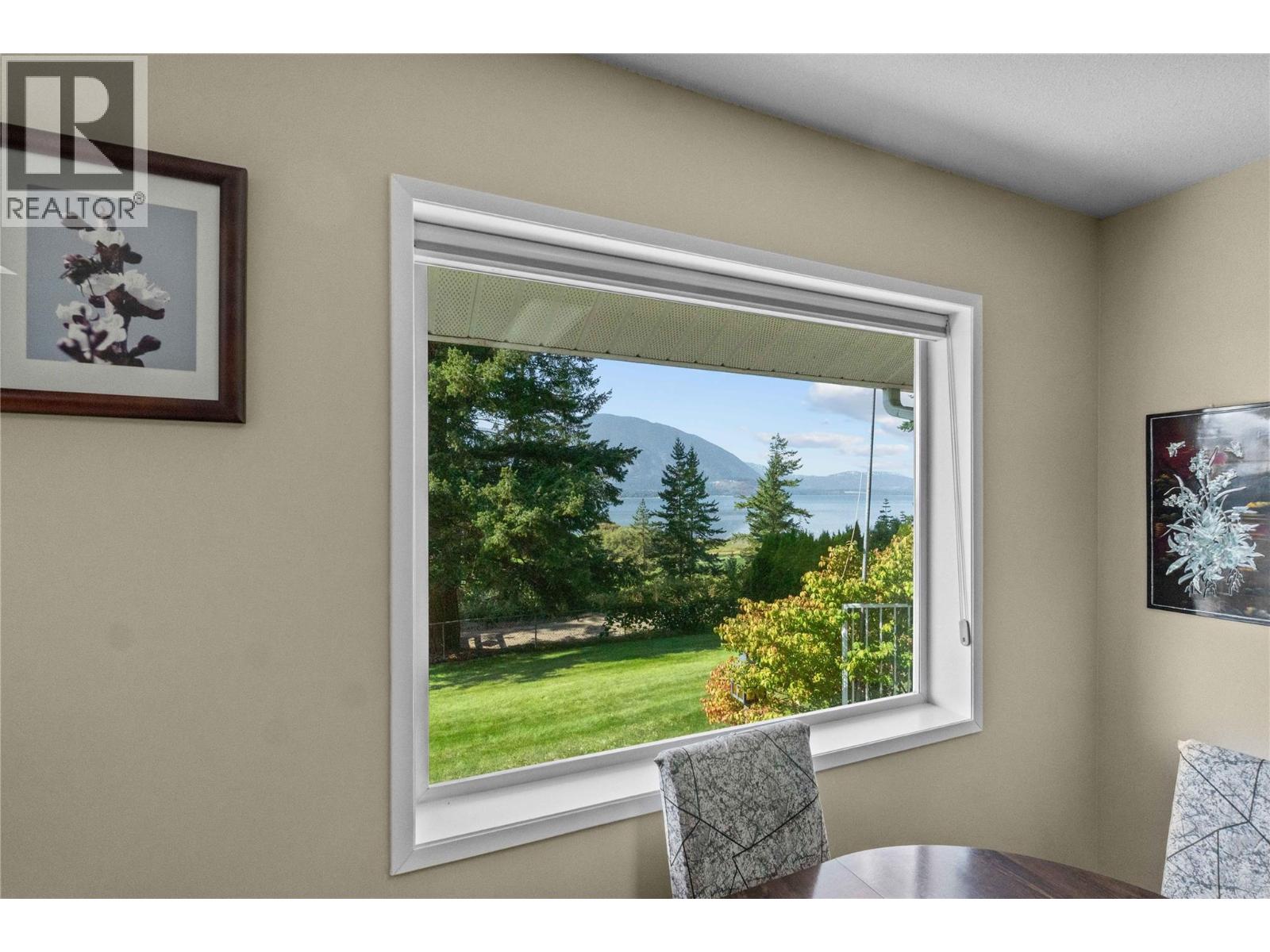  1541 20 Avenue Northeast, Salmon Arm