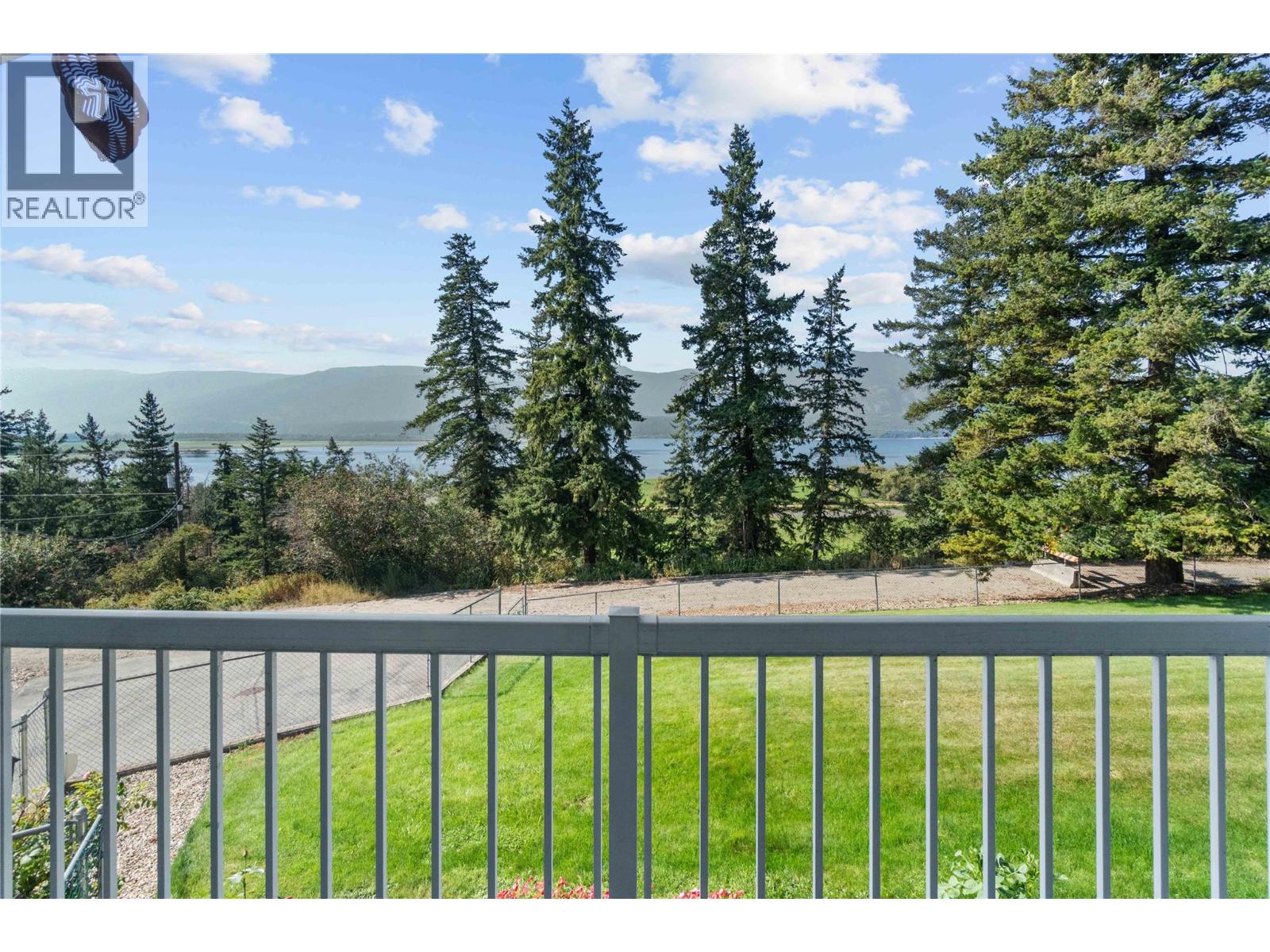  1541 20 Avenue Northeast, Salmon Arm