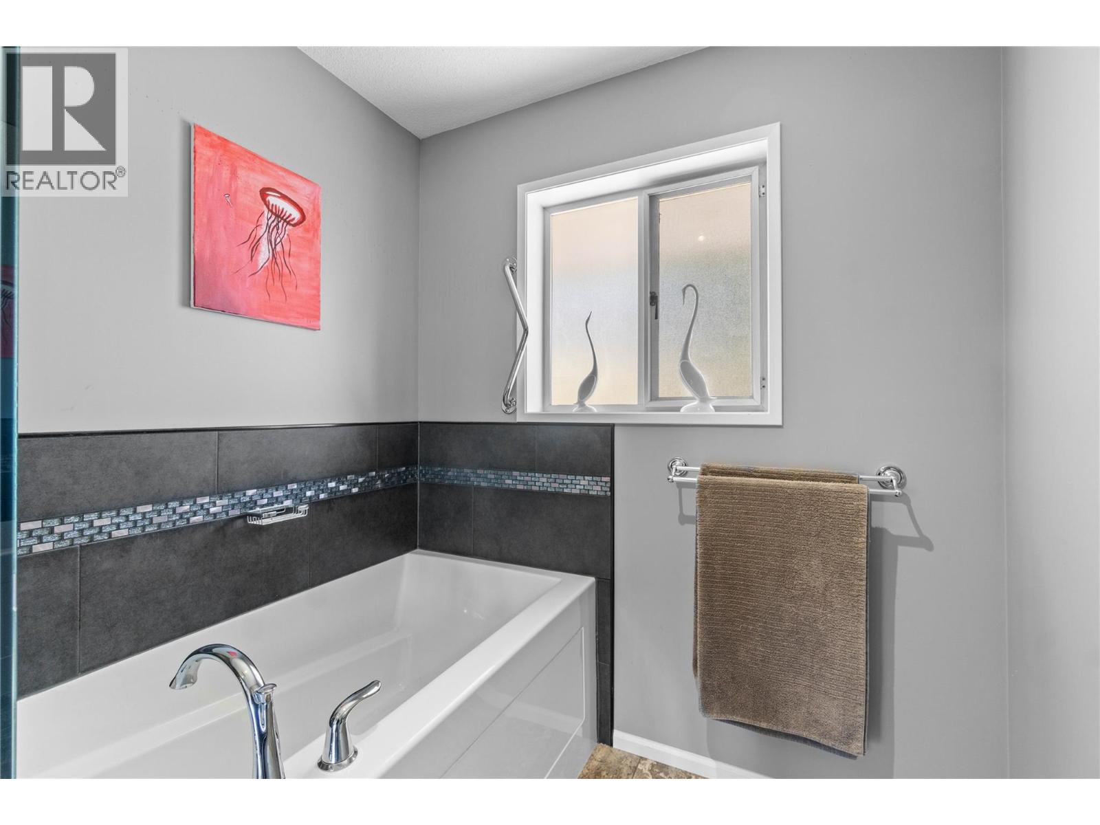  1541 20 Avenue Northeast, Salmon Arm