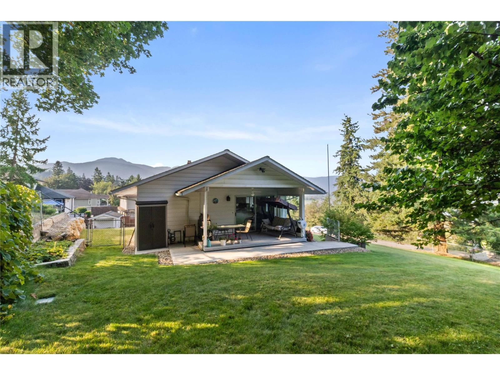  1541 20 Avenue Northeast, Salmon Arm