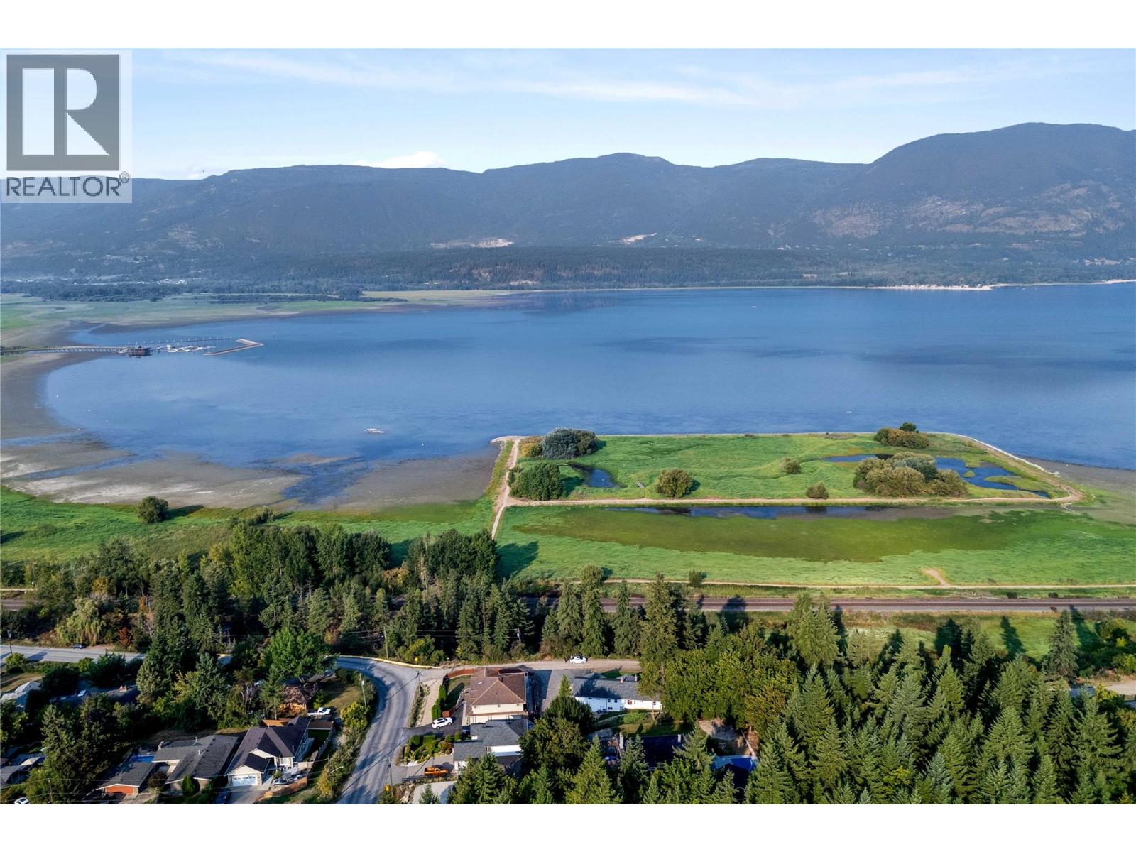  1541 20 Avenue Northeast, Salmon Arm