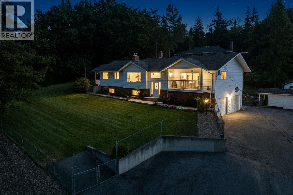  1541 20 Avenue Northeast, Salmon Arm