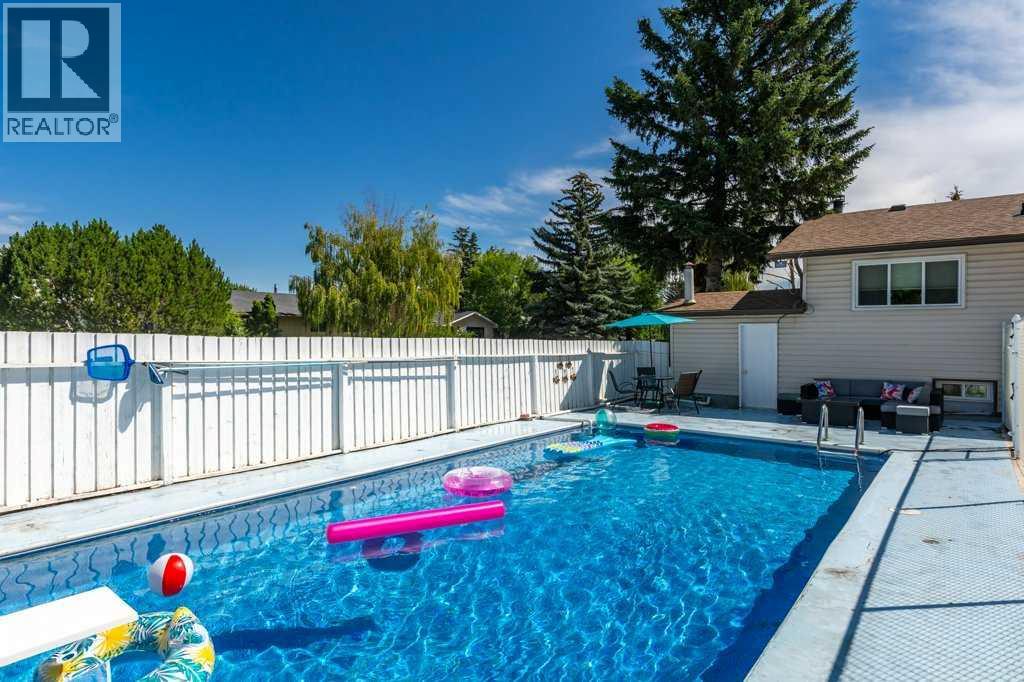 Single Family House Bi-level for Sale in  Allan Crescent SE Acadia Calgary 