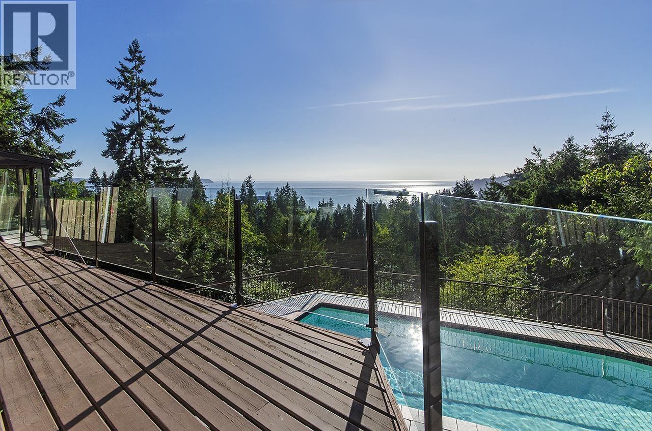 3803 BAYRIDGE AVENUE, West Vancouver
