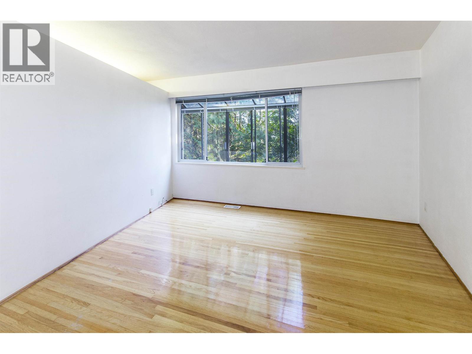 3803 BAYRIDGE AVENUE, West Vancouver
