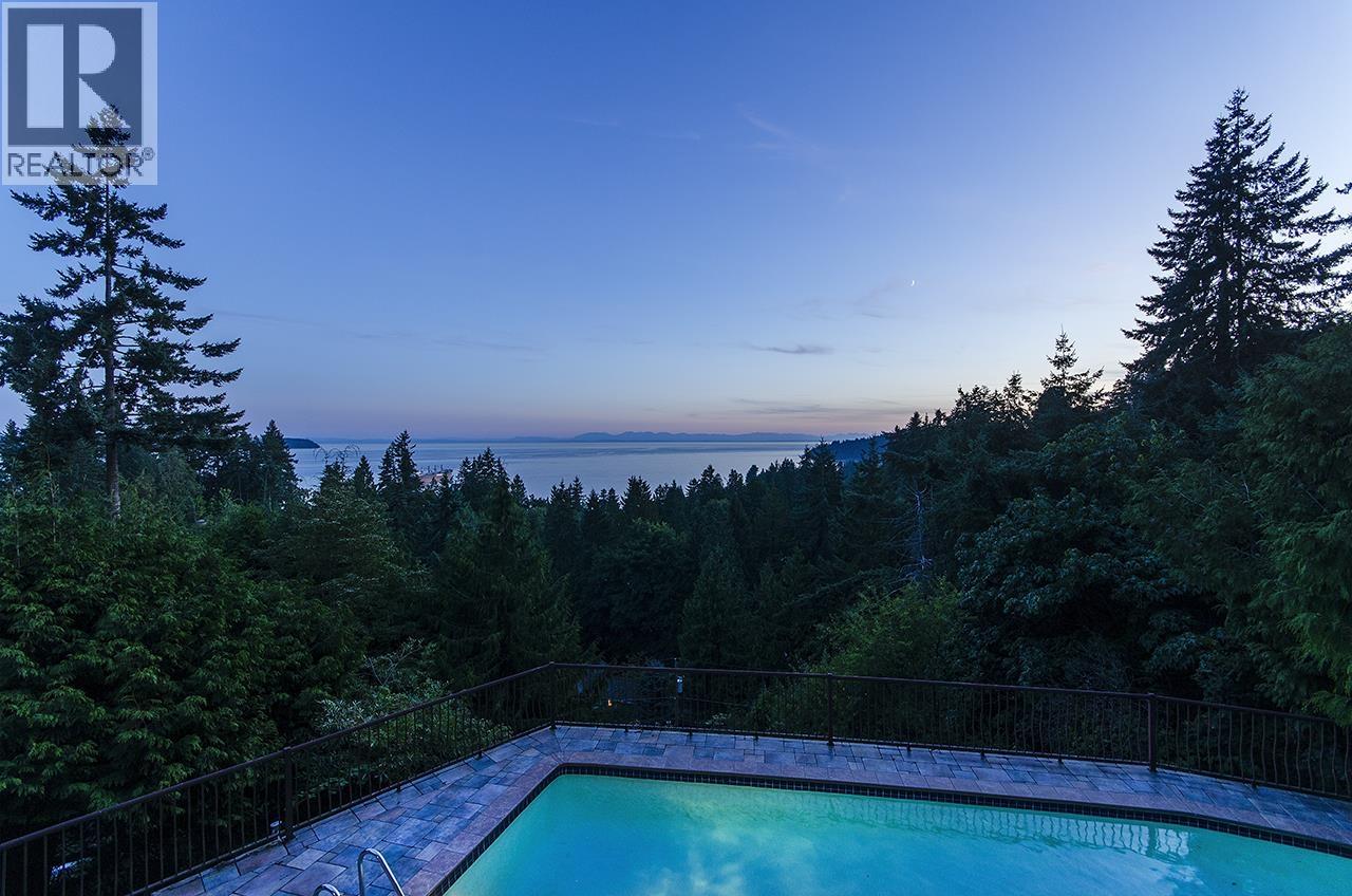 3803 BAYRIDGE AVENUE, West Vancouver