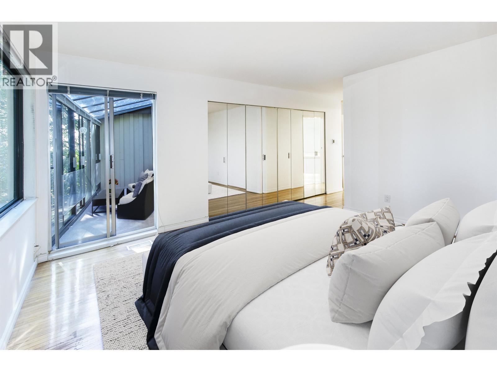 3803 BAYRIDGE AVENUE, West Vancouver
