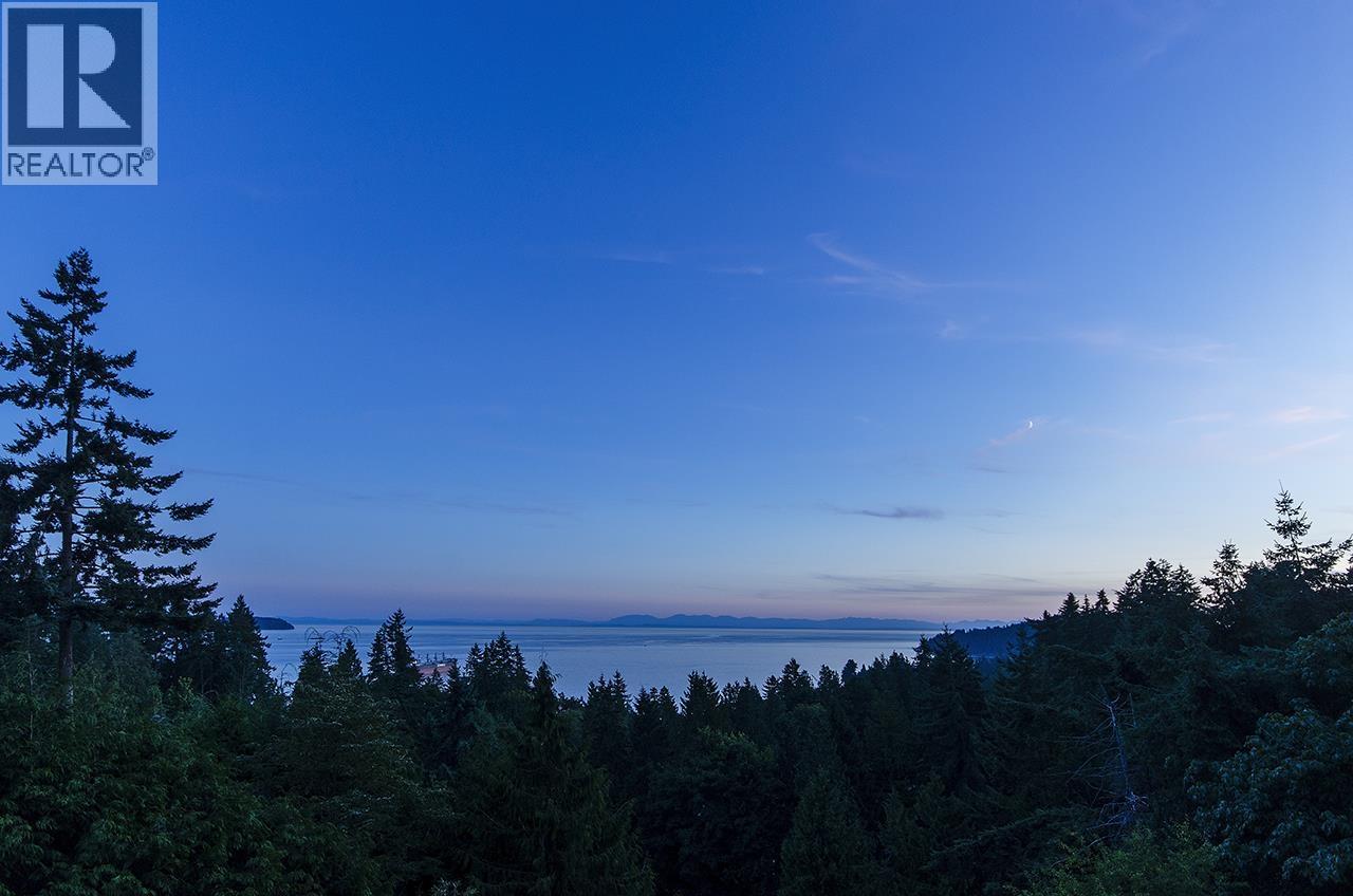 3803 BAYRIDGE AVENUE, West Vancouver