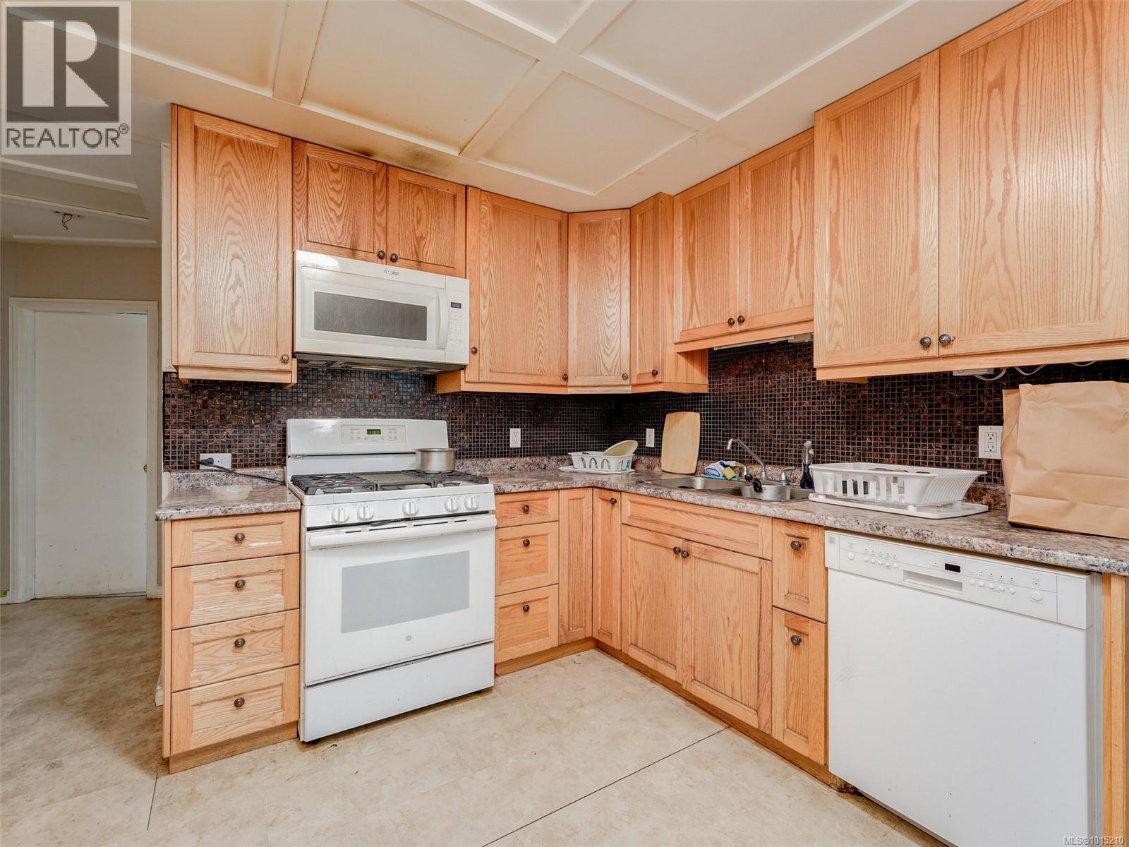 2814 Carlow Rd, Langford