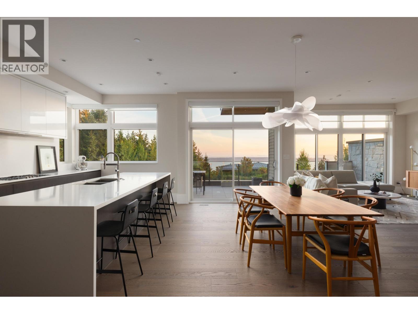 2821 CHIPPENDALE ROAD, West Vancouver